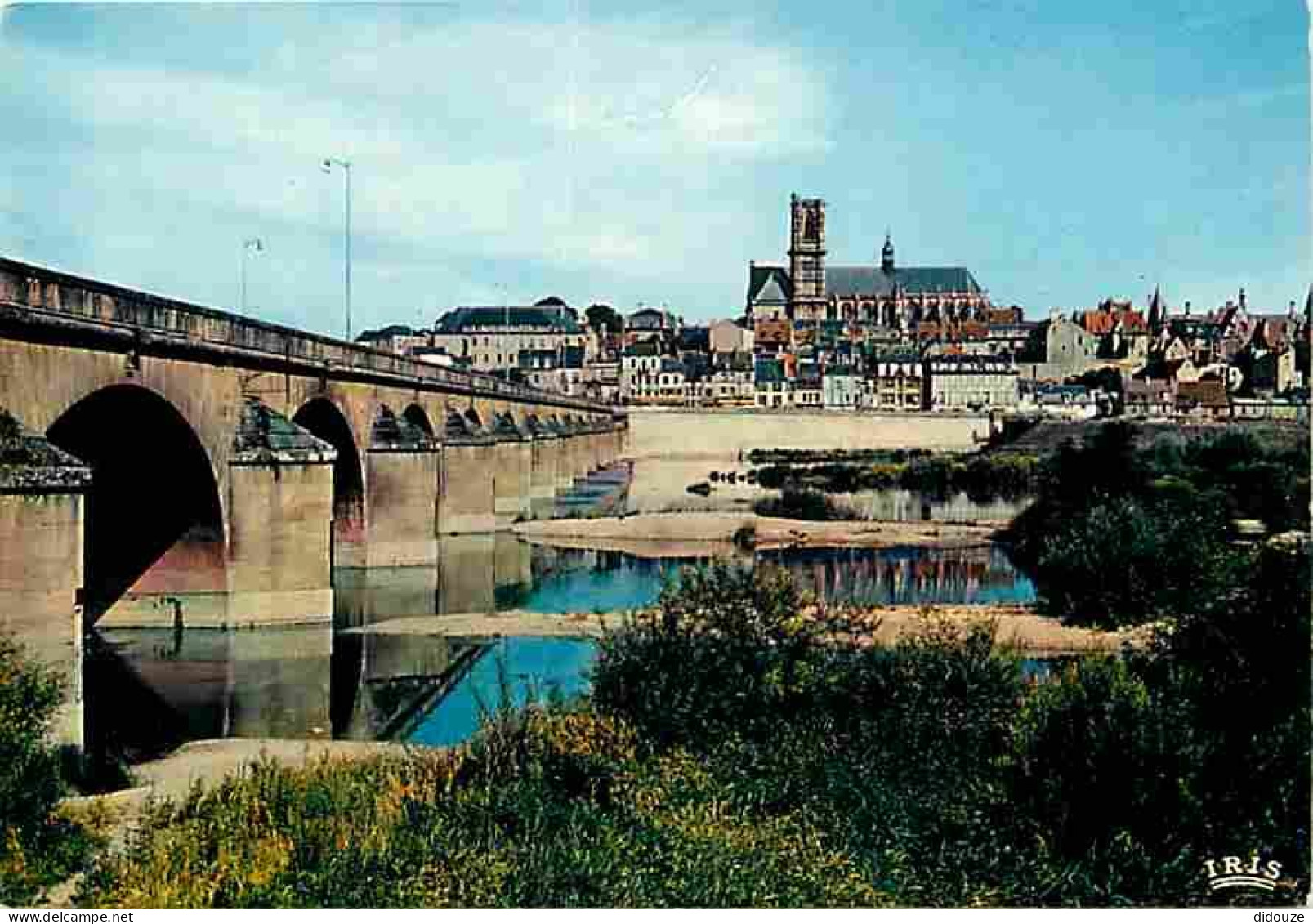 58 - Nevers - Le Pont Sur La Loire - La Cathédrale - Carte Neuve - CPM - Voir Scans Recto-Verso - Nevers