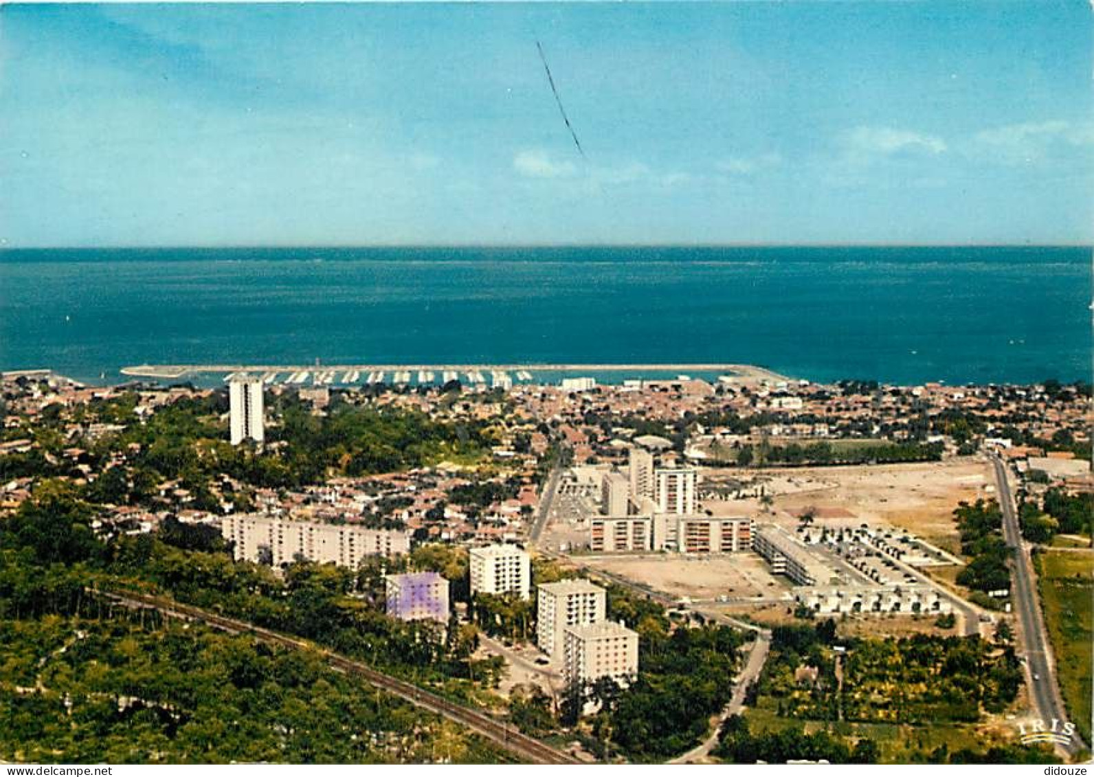 33 - Arcachon - Vue Générale Aérienne - Au Fond Le Port De Plaisance - CPM - Voir Scans Recto-Verso - Arcachon