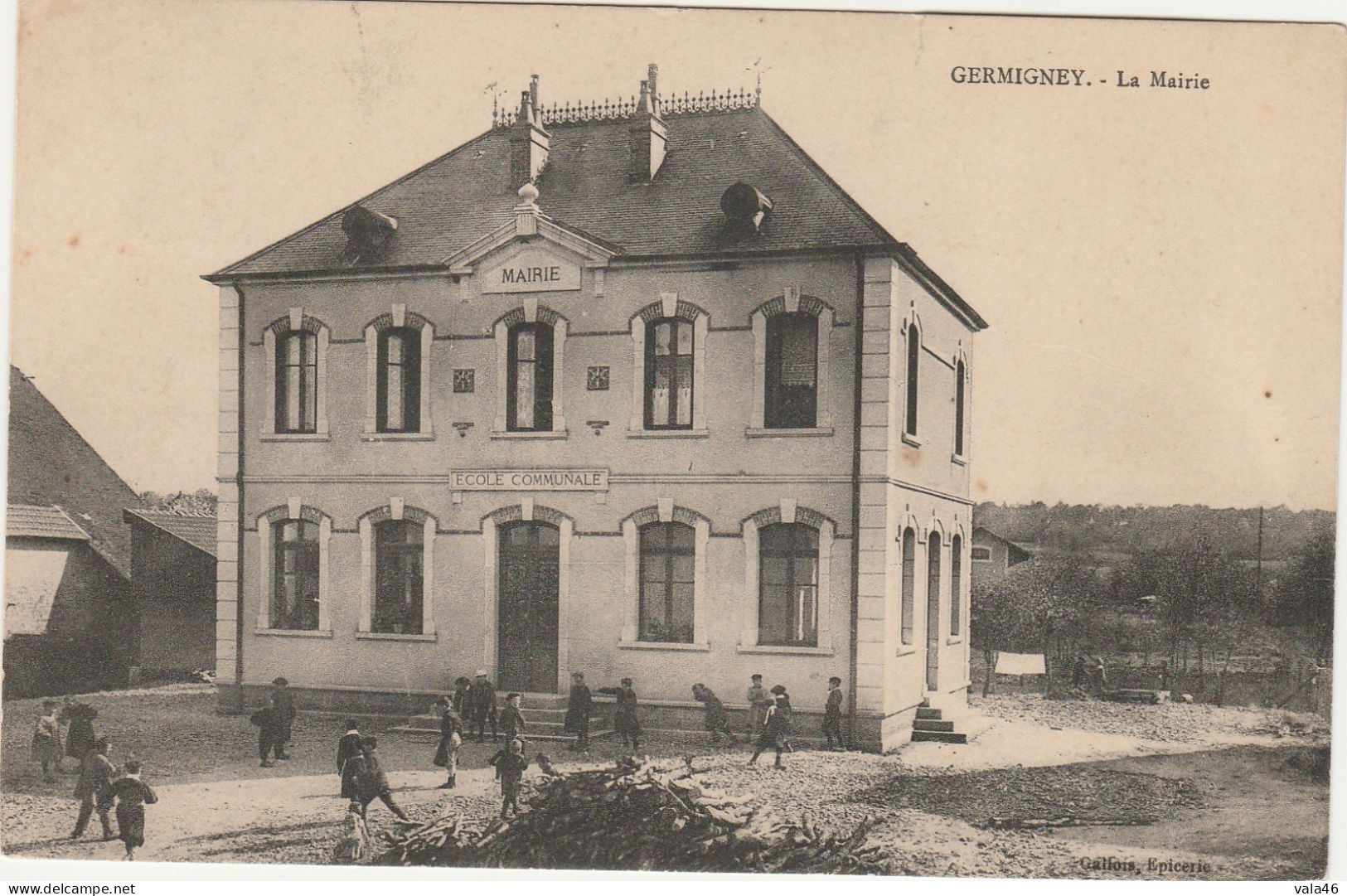 GERMIGNEY  70  HAUTE SAONE   BELLE CPA  LA MAIRIE ECOLE  TRES ANIMEE -      . - Autres & Non Classés