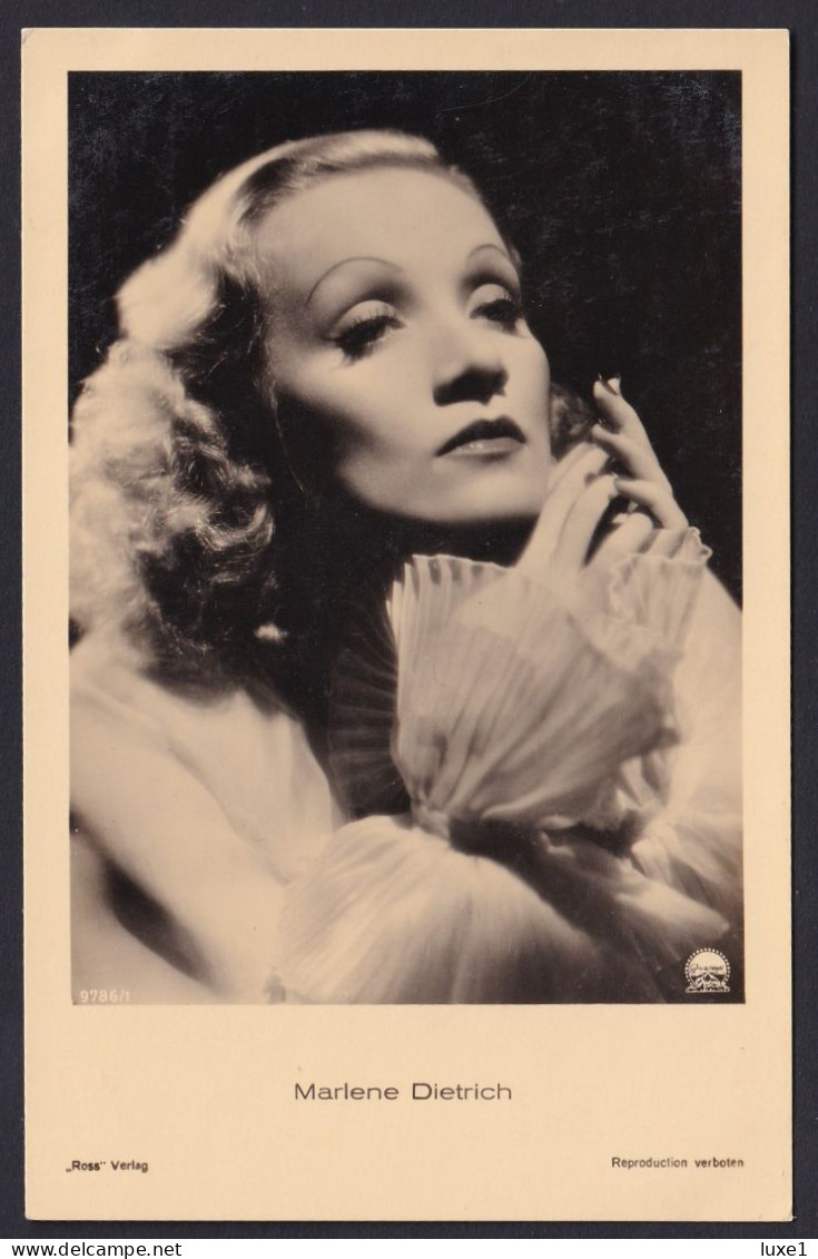 Marlene Dietrich  ,  OLD  POSTCARD - Attori