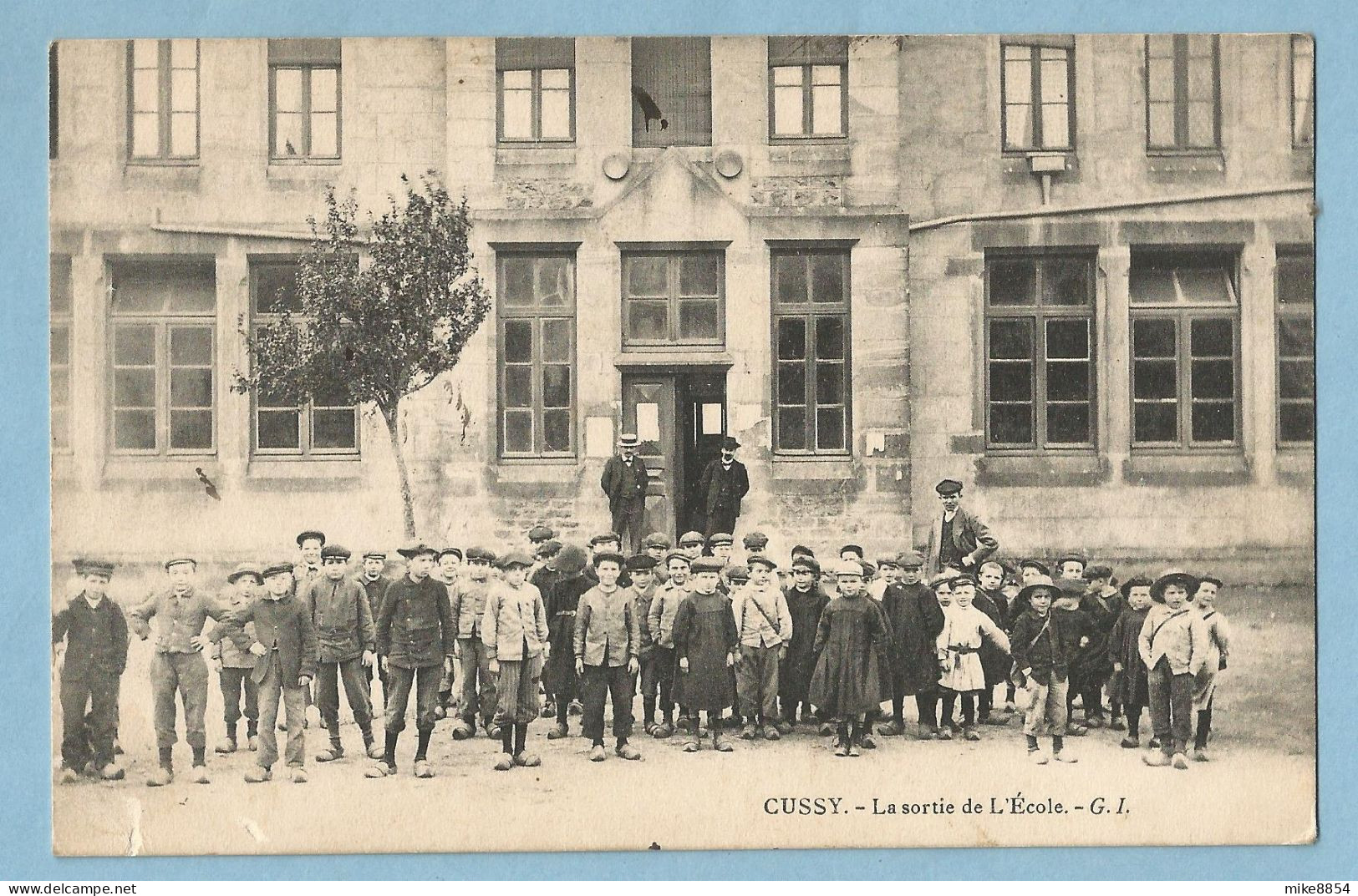 A053  CPA   CUSSY  (Saône-et-Loire)  La Sortie De L'école  ++++++++ - Other & Unclassified