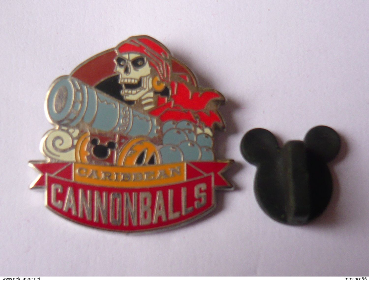 Pin S DISNEY CARIBBEAN BOULETS DE CANON DES CARAIBES NEUF - Disney