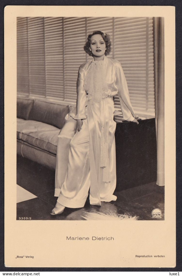 Marlene Dietrich  ,  OLD  POSTCARD - Attori