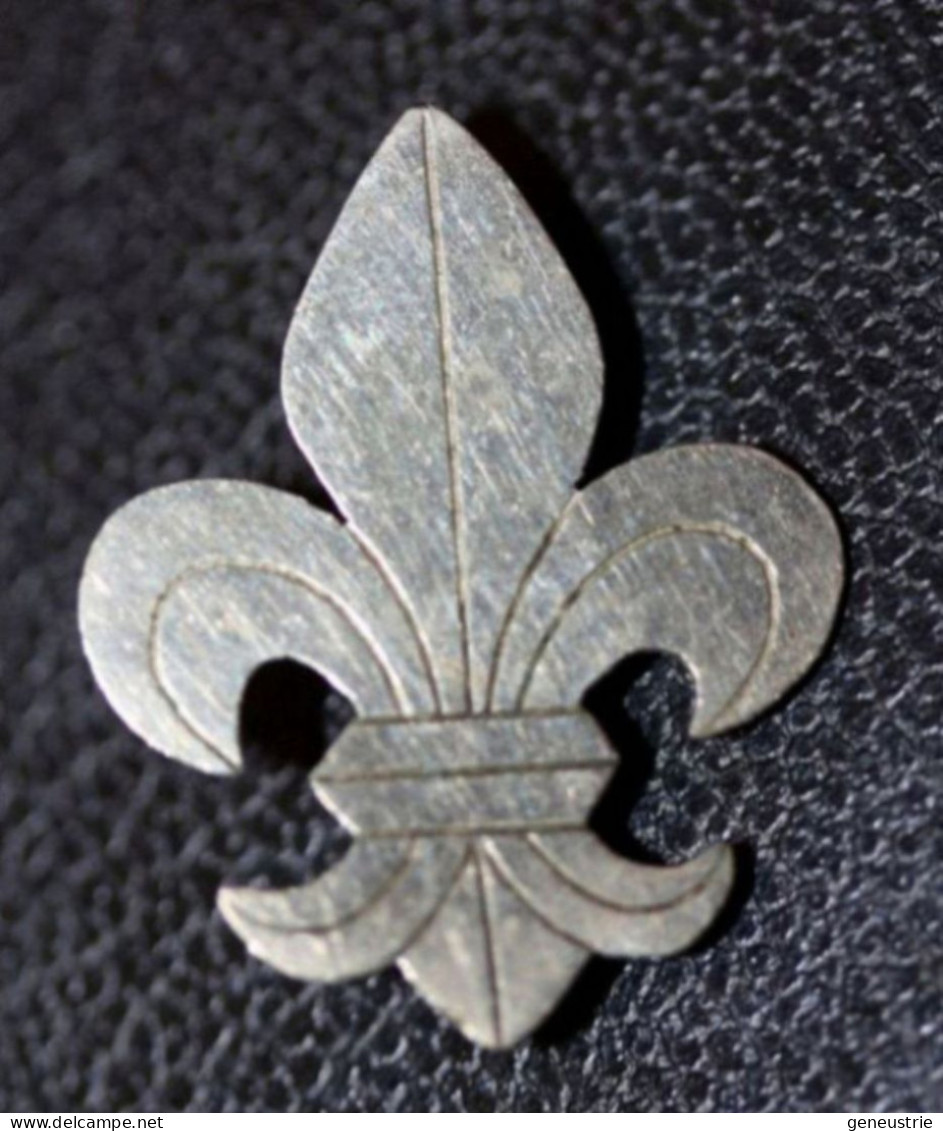 Très Belle Broche Royaliste Argent "Fleur De Lys" (ou Scoutisme ?) - Religion &  Esoterik