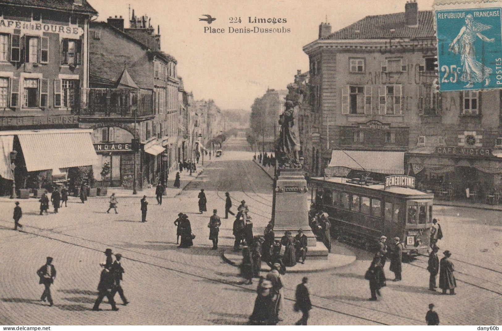 REF.AC . CPA . 87 . LIMOGES . PLACE DENIS DUSSOUBS . TRAMWAY - Limoges