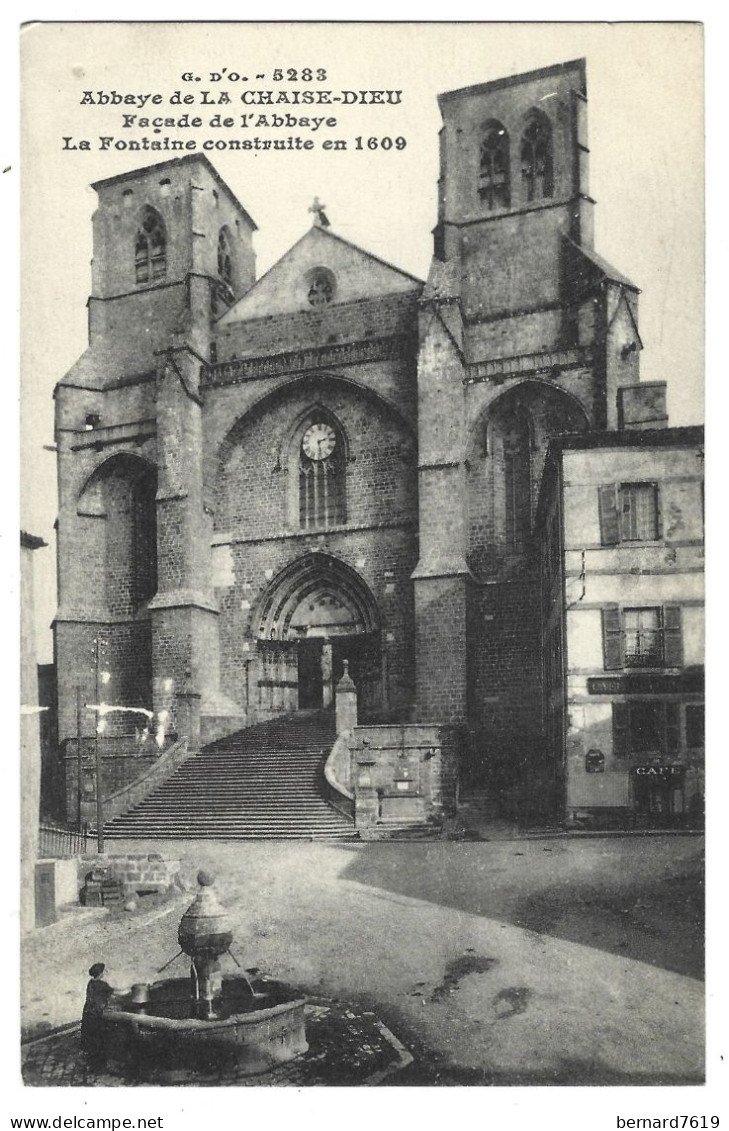 43  La Chaise Dieu -  Facade De L'abbaye - Fontaine - La Chaise Dieu