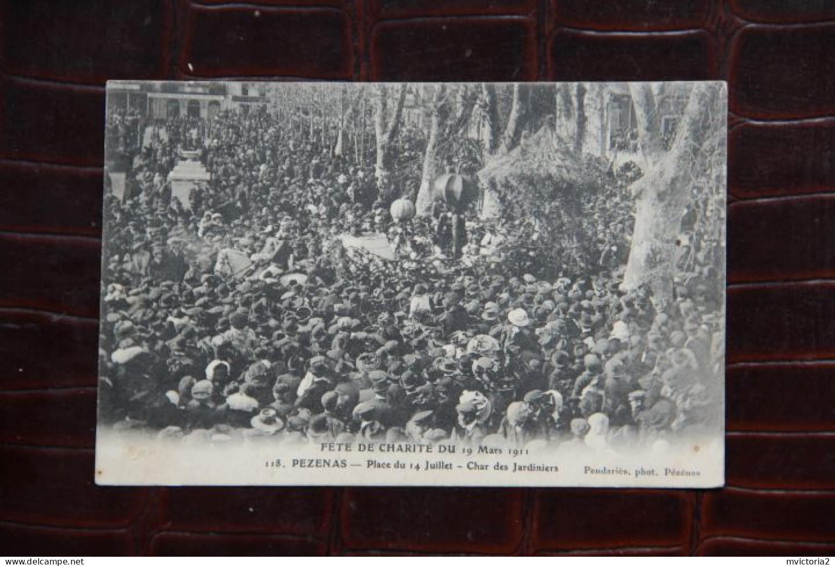 34 - PEZENAS : Fête De La Charité Du 19 Mars 1911, Place Du 14 Juillet, Le Char Des Jardiniers. - Pezenas