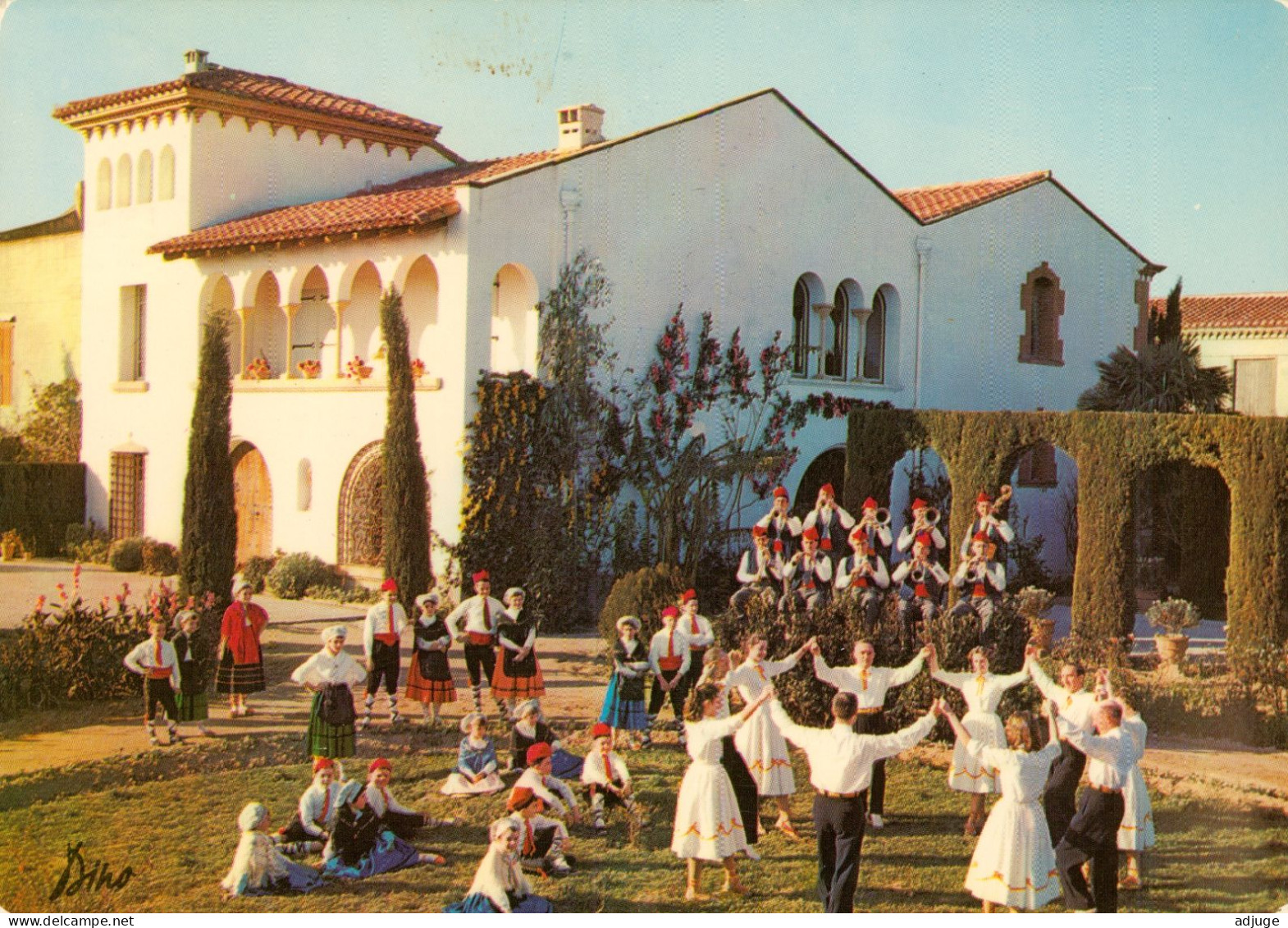 CPM-66- Perpignan- Sardane Dans Les Jardins De SAINT-VICENS Avec Les Danseurs CATALUNYA Et La Cobla PERPINYA *2 Scans - Perpignan