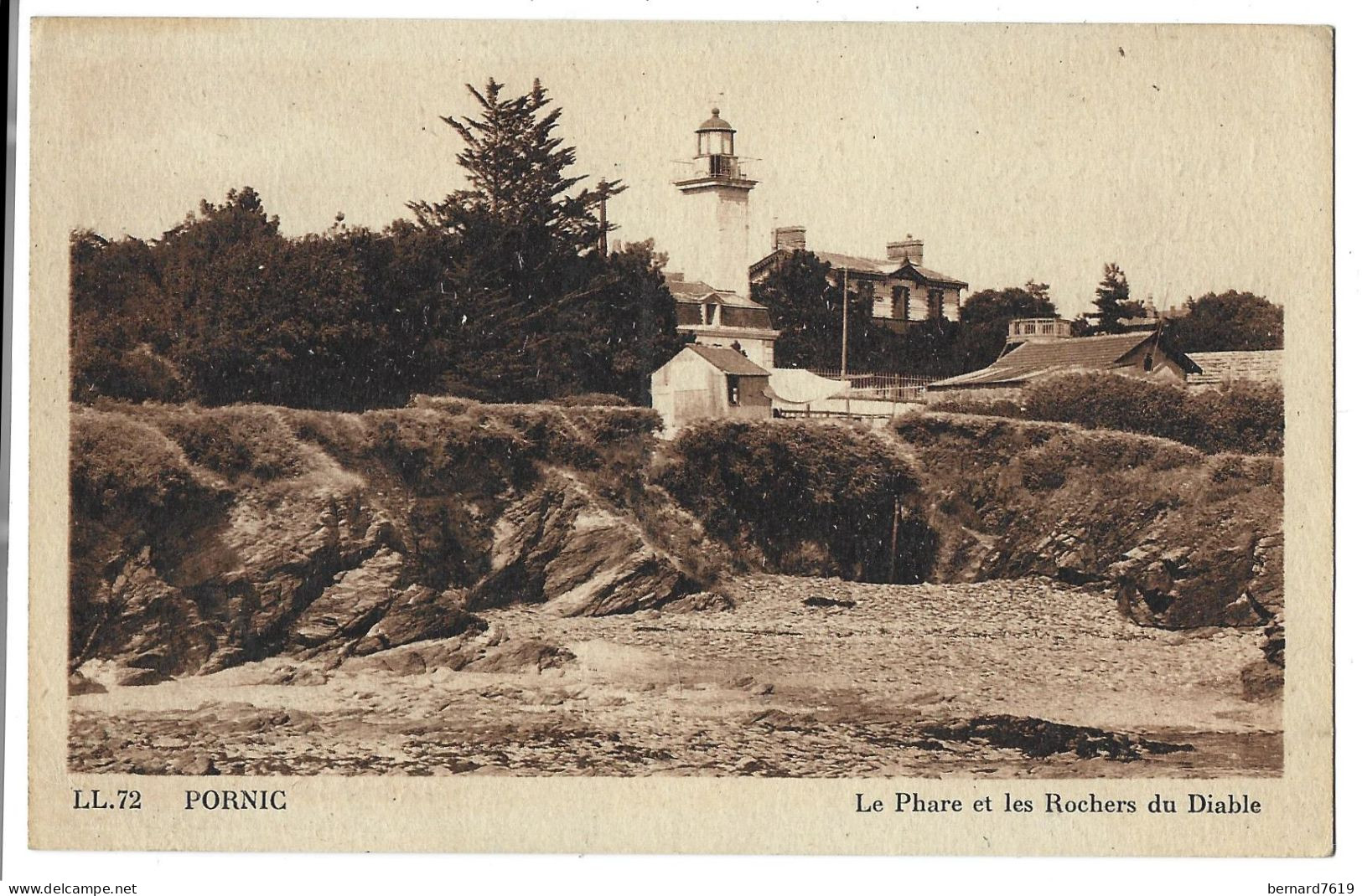 44  Pornic - Le Phare Et Les Rochers Du Diable - Pornic