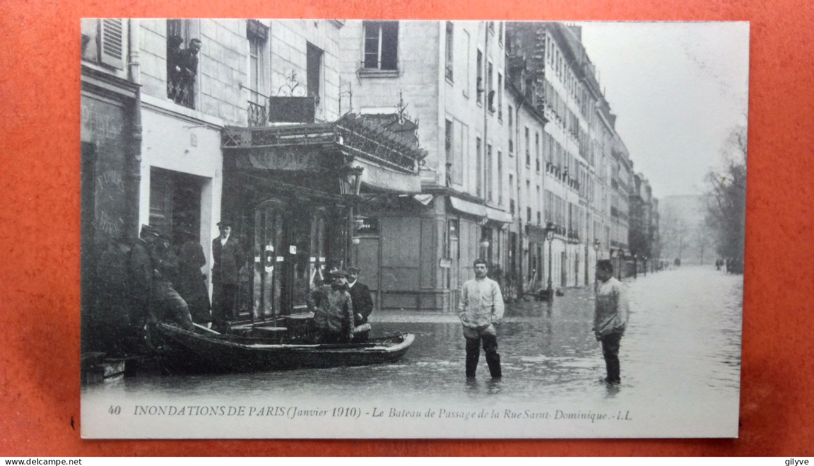 CPA (75) Inondations De Paris.1910. Le Bateau De Passage De La Rue Saint Dominique.  (7A.776) - Paris Flood, 1910