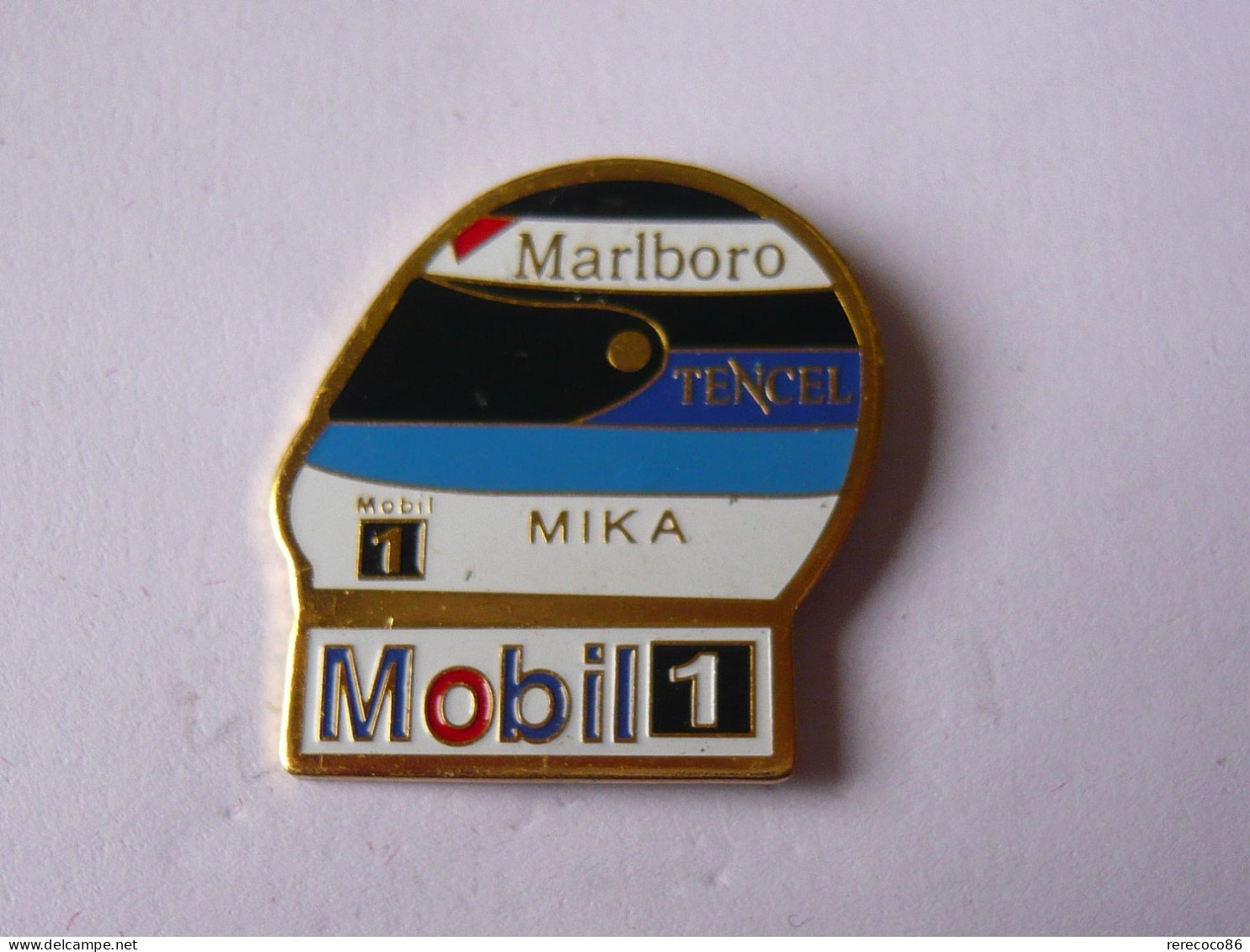 Pin S CASQUE MIKA HAKKINEN PILOTE FINLANDAIS - Celebrities