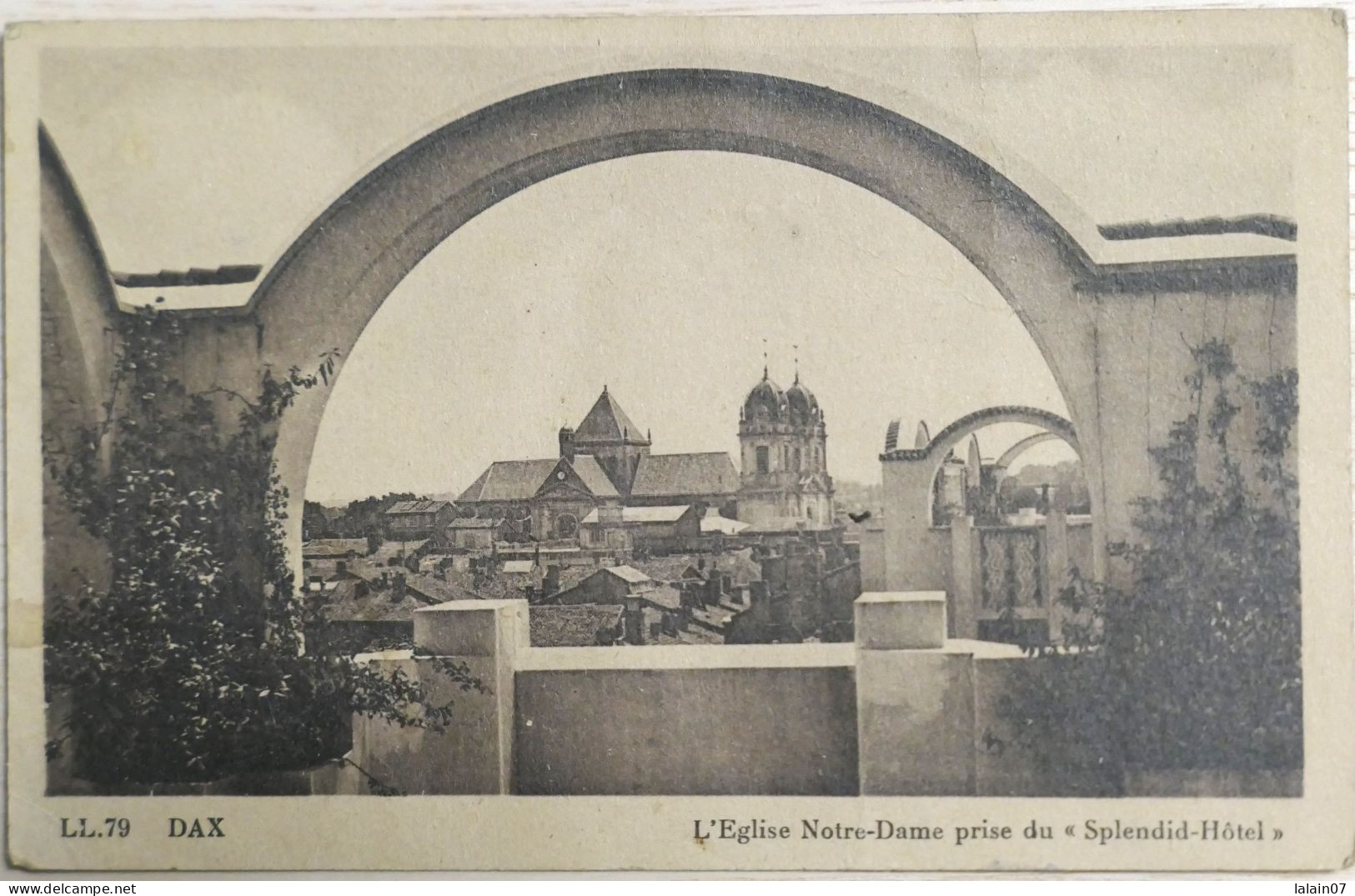 C. P. A. : 40 : DAX : L'Eglise Notre-Dame Prise Du "Splendid Hôtel" - Dax