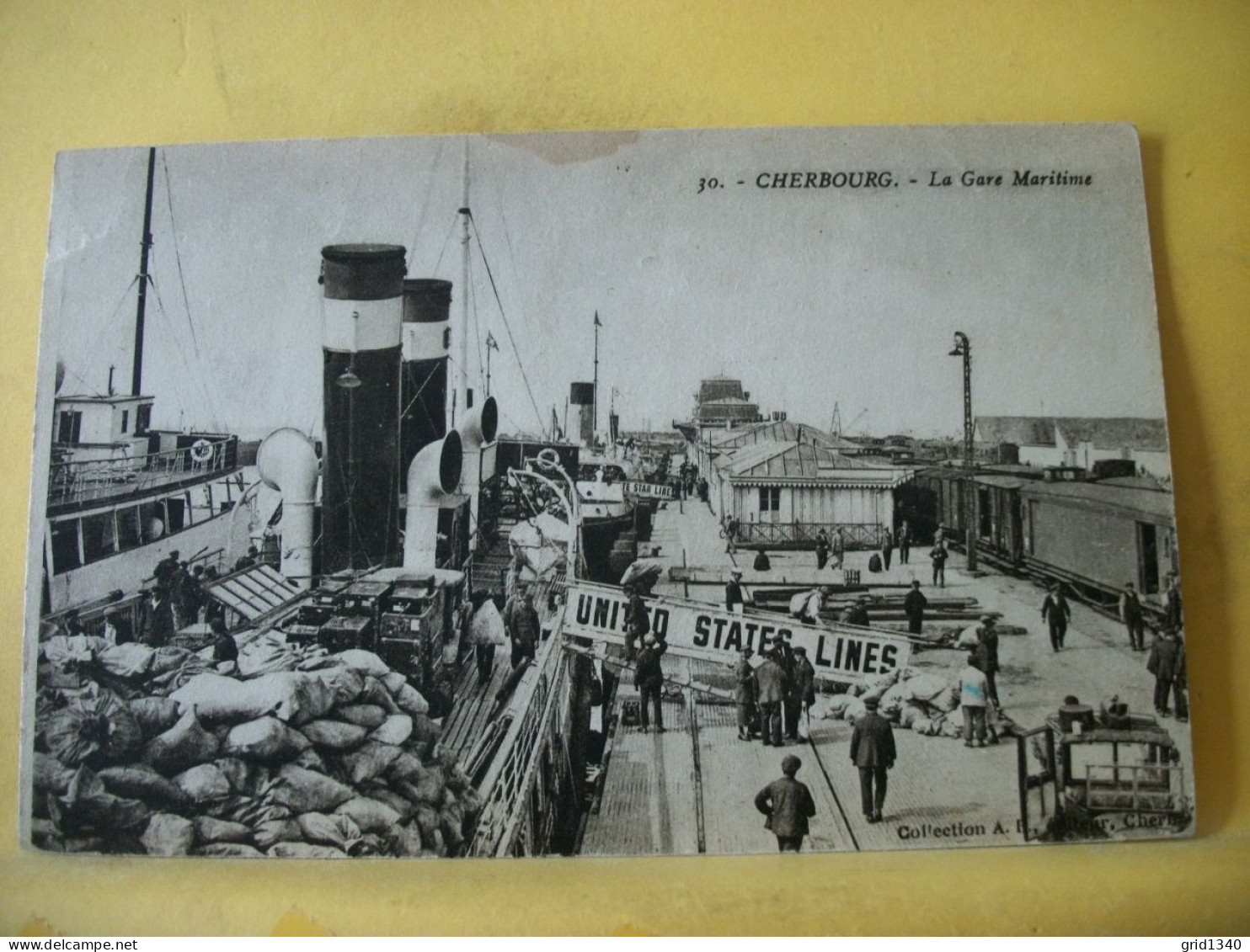 50 6935 CPA - 50 CHERBOURG - LA GARE MARITIME - ANIMATION.BATEAUX. TRAIN - Cherbourg
