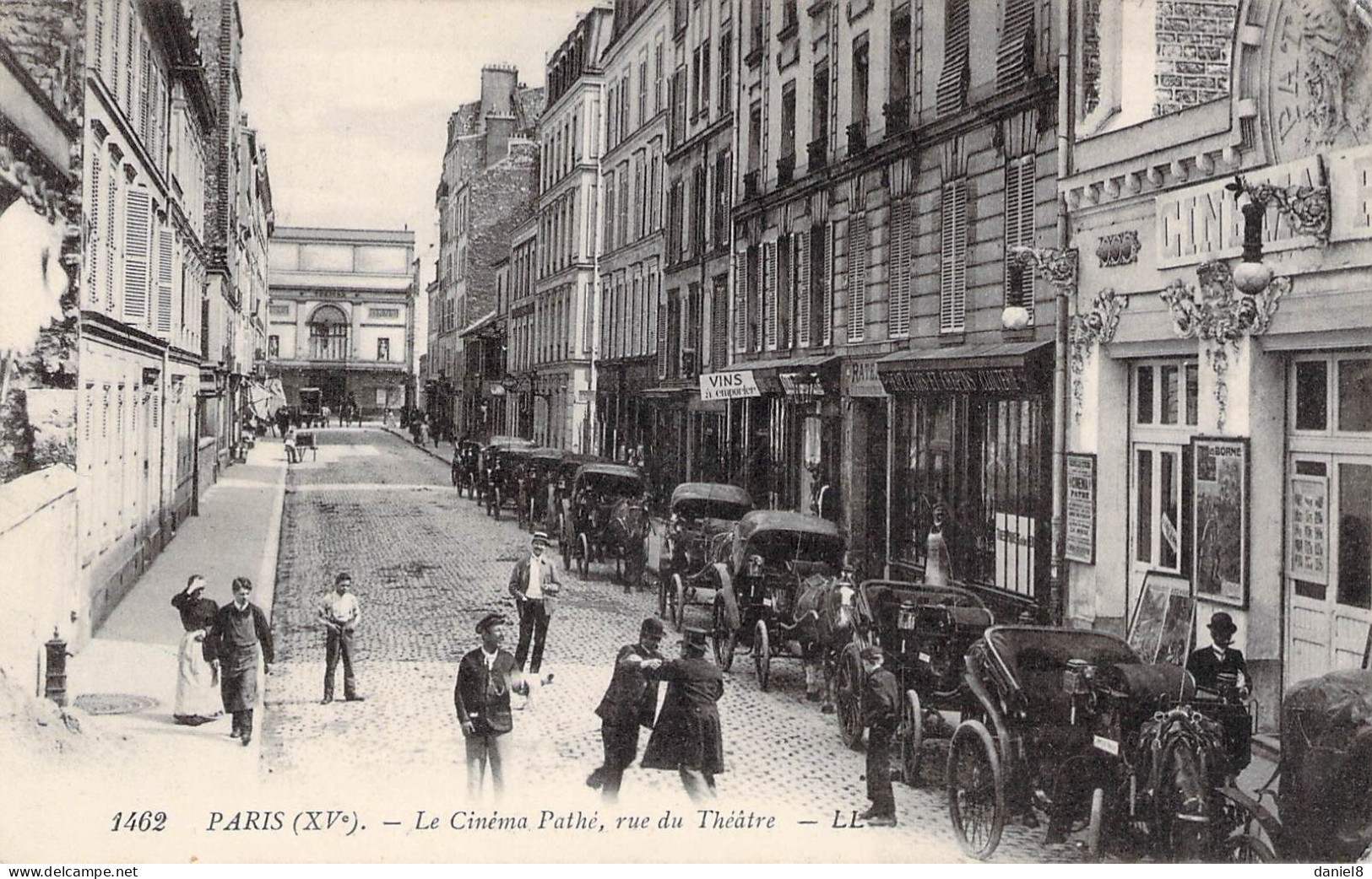 PARIS (XVème) CINEMA PATHE , Rue Du Théâtre - CALECHES - Paris (15)