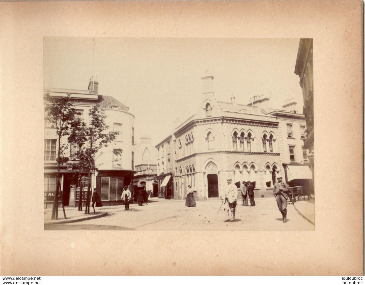 JERSEY FIN 19e SIECLE SAINT HELIER BROAD STREET  PHOTO ORIGINALE DE 17 X 12 CM COLLEE SUR CARTON - Alte (vor 1900)