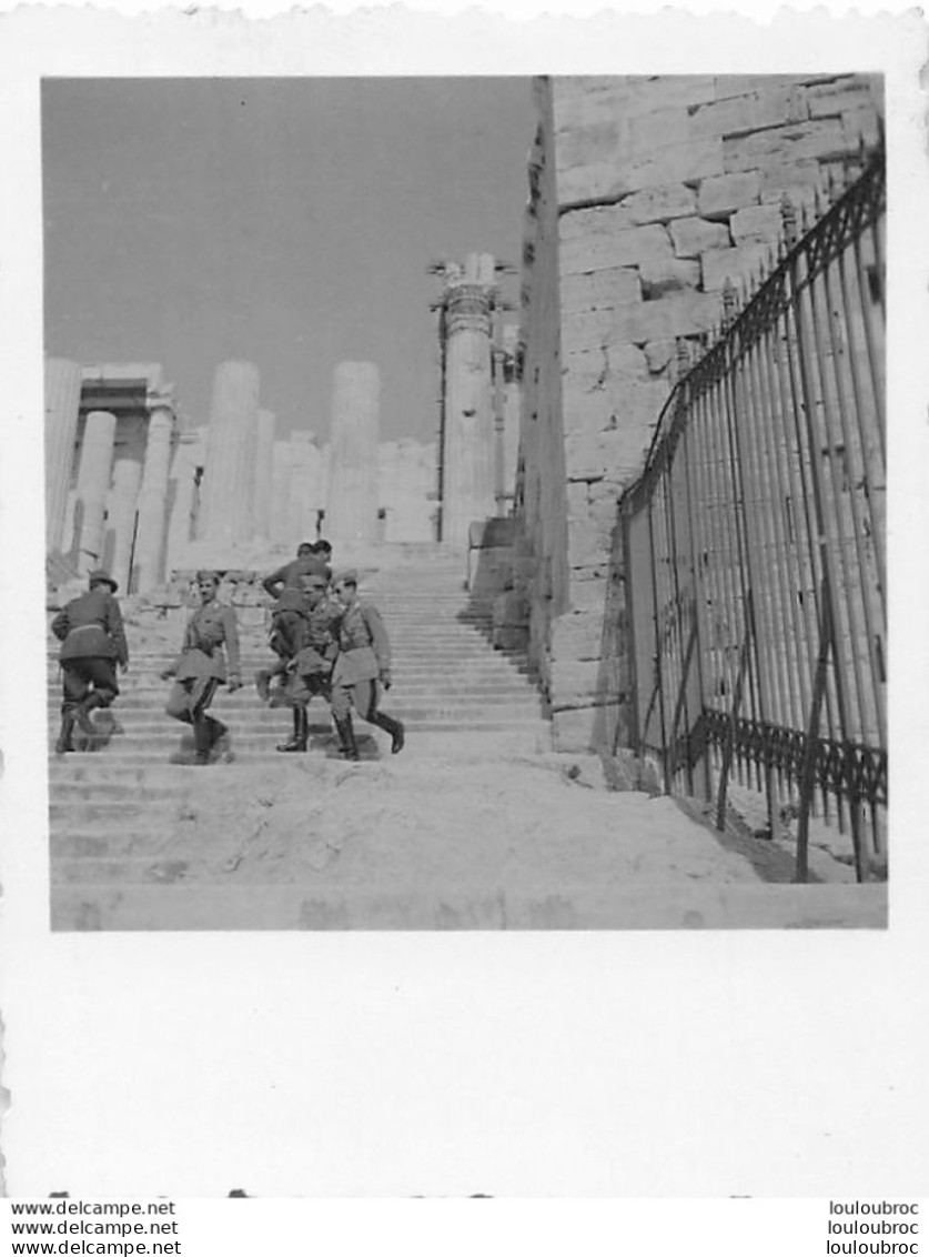 WW2 EN 1943 ARMEE ITALIENNE SOLDATS ITALIENS A ATHENES EN GRECE  PHOTO ORIGINALE 9 X 6 CM R20 - Guerre, Militaire