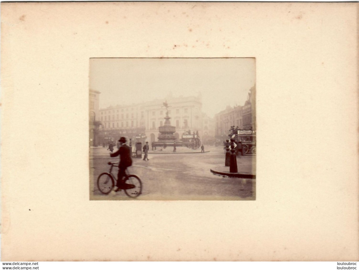 LONDRES MONUMENT DANS REGENT STREET FIN 19e PHOTO ORIGINALE DE 8.50X7 CM COLLEE SUR CARTON 18X13CM - Old (before 1900)