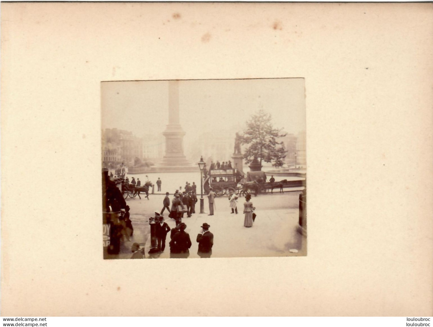 LONDRES TRAFALGAR SQUARE FIN 19e PHOTO ORIGINALE DE 8.50X7 CM COLLEE SUR CARTON 18X13CM - Anciennes (Av. 1900)