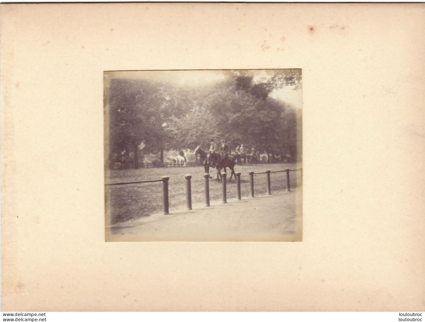 LONDRES HYDE PARK ROTTEN ROW  FIN 19em PHOTO ORIGINALE 8.50X7CM SUR CARTON DE 18X13CM - Antiche (ante 1900)