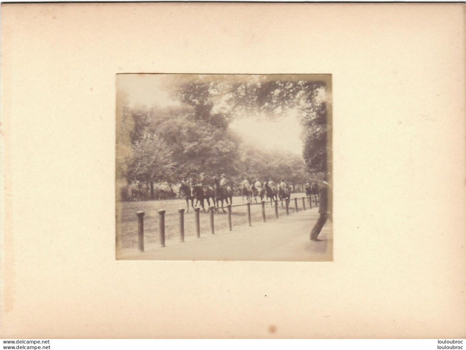 LONDRES HYDE PARK ROTTEN ROW  FIN 19em PHOTO ORIGINALE 8.50X7CM SUR CARTON DE 18X13CM R2 - Antiche (ante 1900)