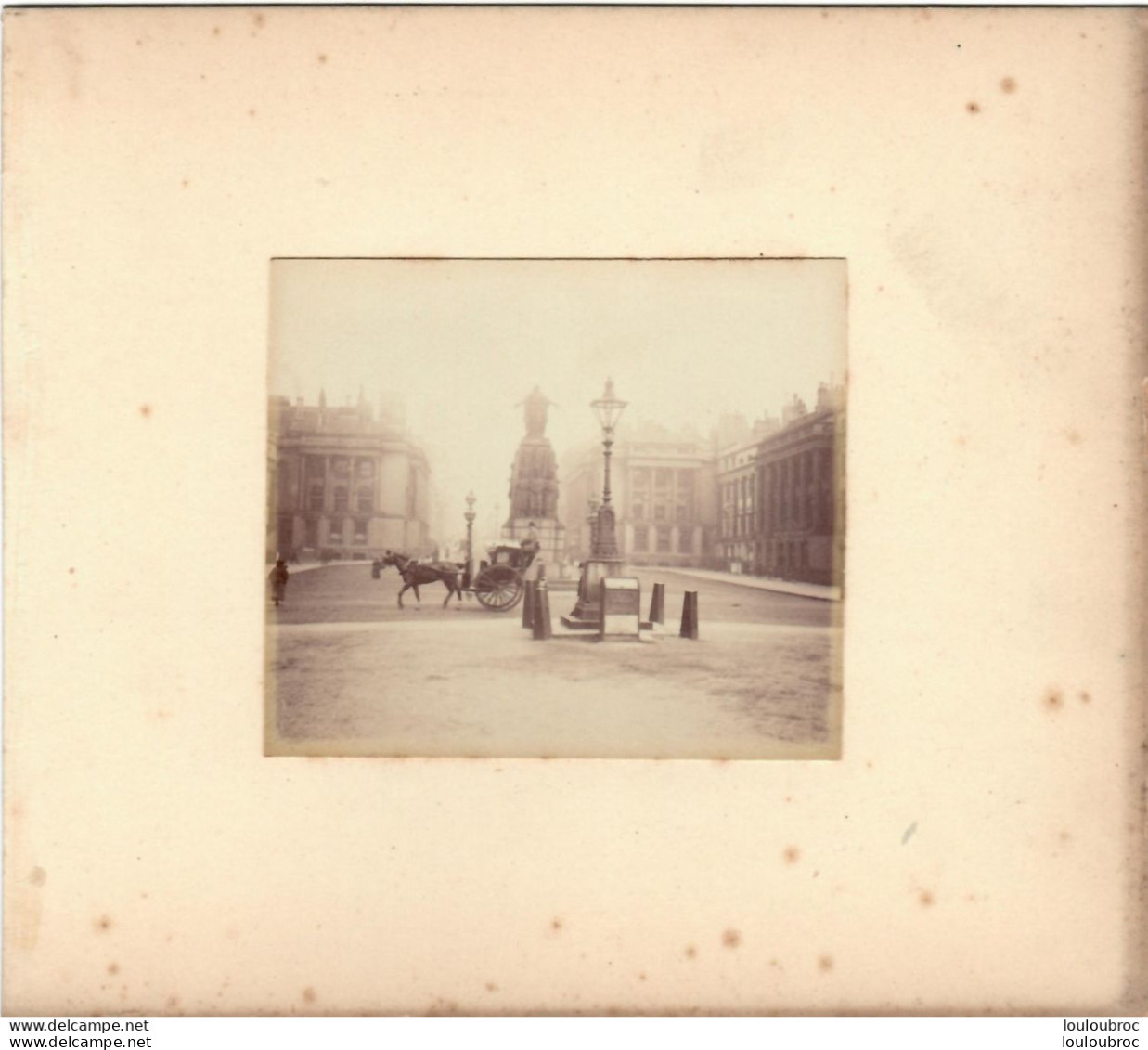 LONDRES MONUMENT DE CRIMEE  FIN 19em PHOTO ORIGINALE 8x7CM COLLEE SUR CARTON DE 18x13cm - Old (before 1900)