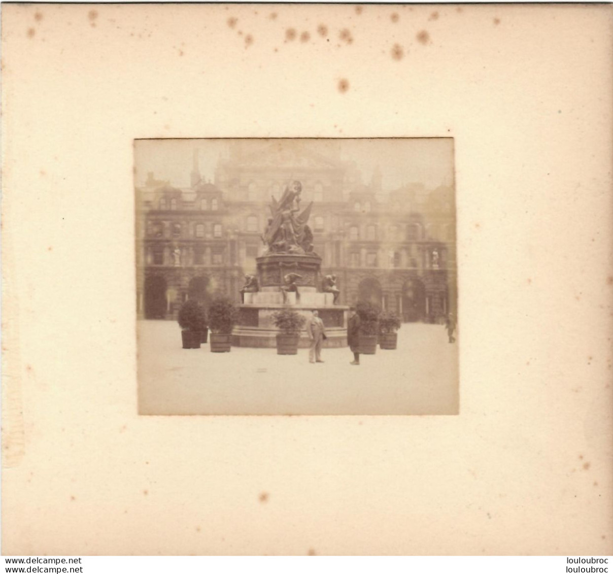 LIVERPOOL MONUMENT PLACE DE LA BOURSE  FIN 19em PHOTO ORIGINALE 8x7CM COLLEE SUR CARTON DE 18x13cm - Alte (vor 1900)