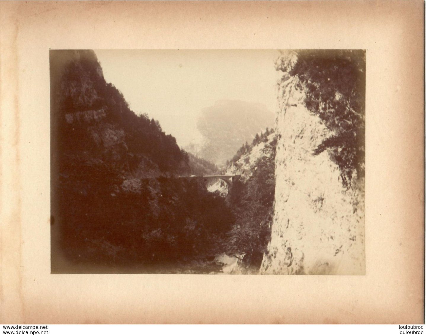 LES GORGES DE LA BOURNE ISERE GOULE-BLANCHE  FIN 19em PHOTO ORIGINALE 17x13CM COLLEE SUR CARTON DE 24x18cm - Anciennes (Av. 1900)