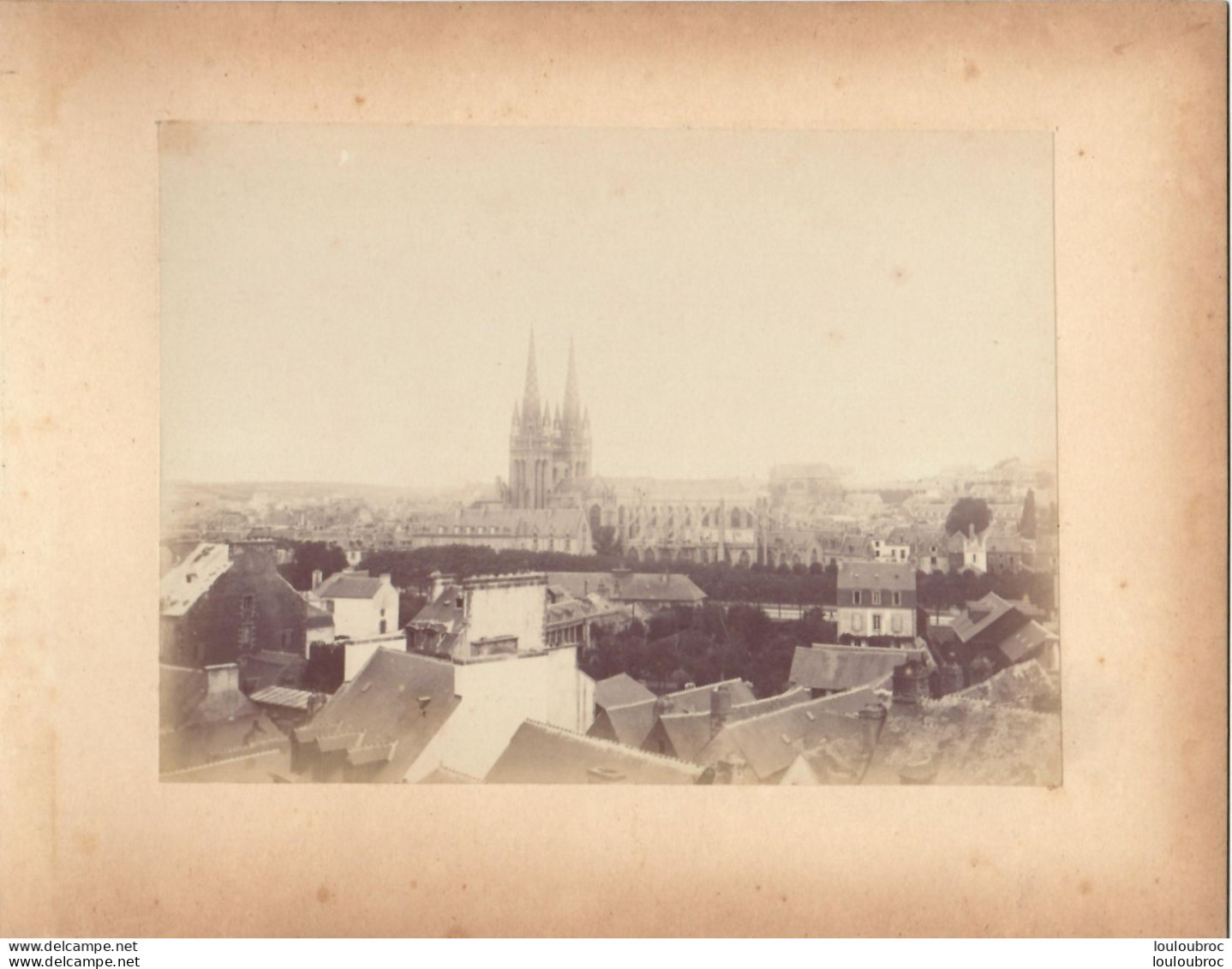 QUIMPER VUE GENERALE PRISE DU MONT-FRUGY FIN 19em PHOTO ORIGINALE 17x13CM COLLEE SUR CARTON DE 24x18cm - Oud (voor 1900)