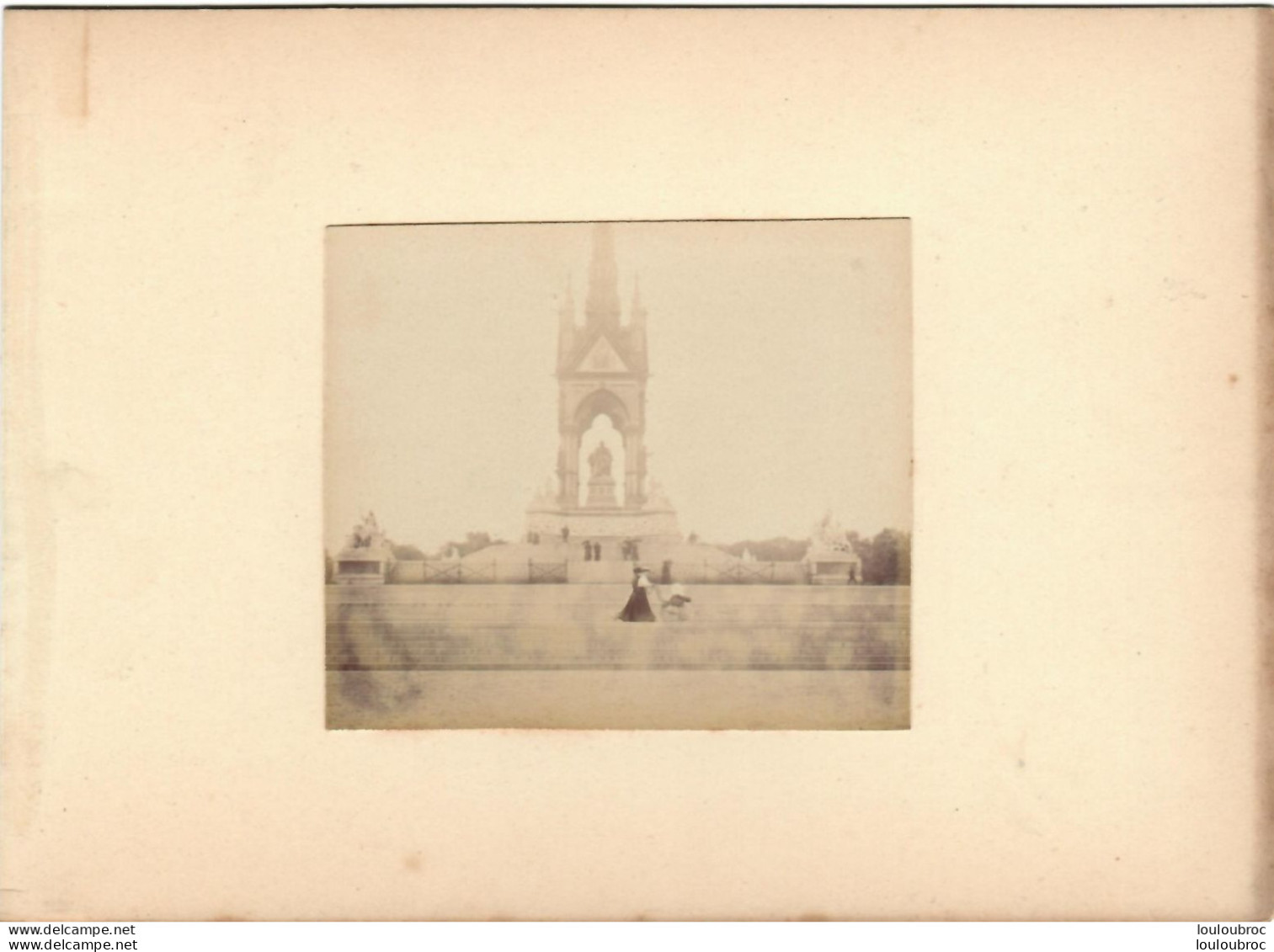 LONDRES MONUMENT DU PRINCE ALBERT FIN 19em PHOTO ORIGINALE  8.50X7CM  COLLEE SUR CARTON DE 18X13CM - Alte (vor 1900)