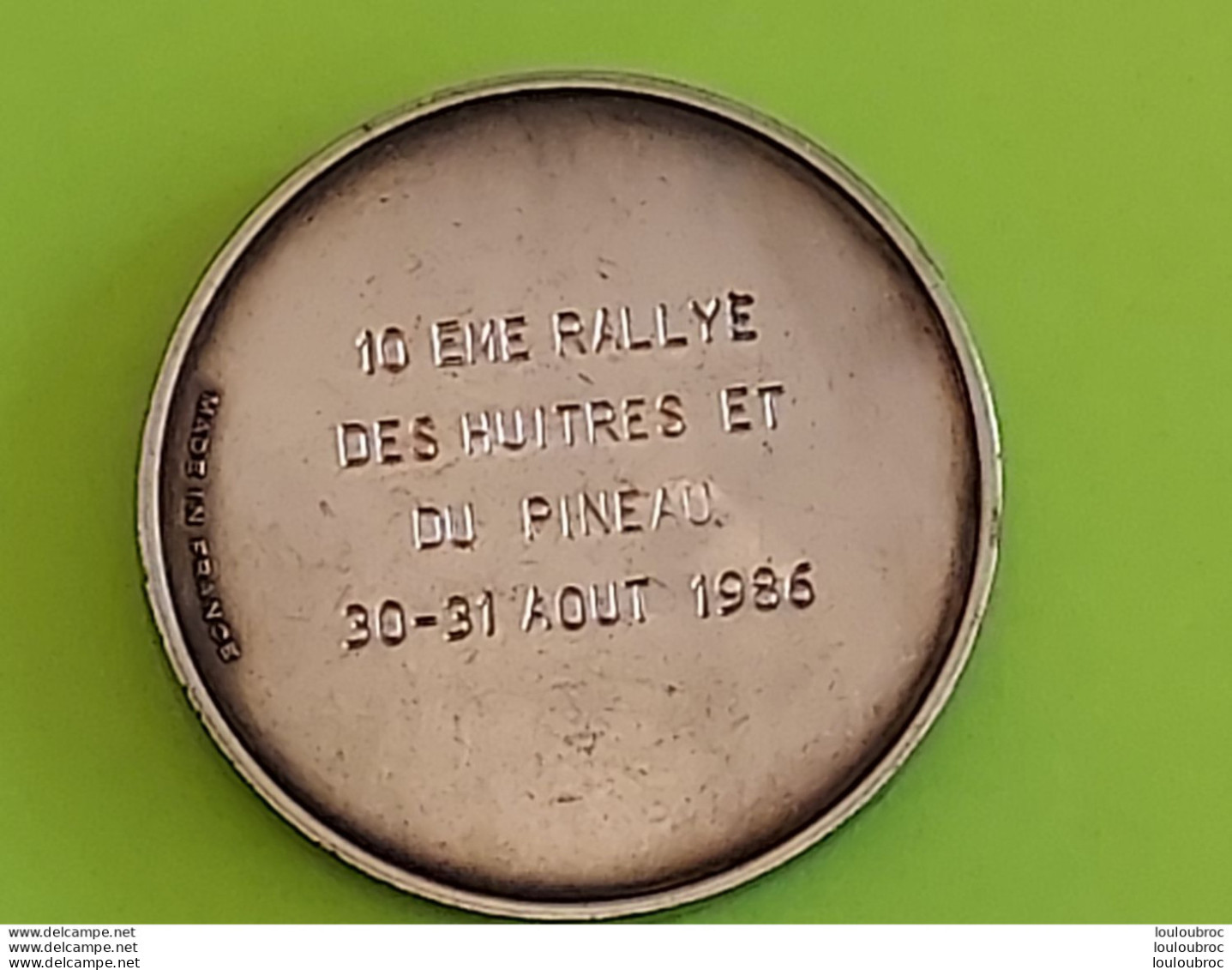 MEDAILLE 10eme RALLYE DES HUITRES ET DU PINEAU 08/1986 RALLYE AUTOMOBILES POIDS 81 GRAMMES DIAMETRE 5.70 CM - Andere & Zonder Classificatie