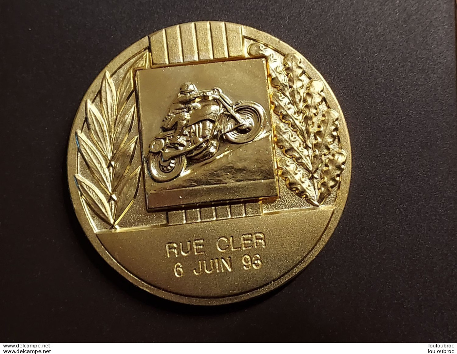 MEDAILLE DOREE  06 JUIN 1993 RUE CLER COURSE MOTOCYCLETTE DIAMETRE 5CM  POIDS 69 GRAMMES FABRIQUE BOUILLOT - Sonstige & Ohne Zuordnung