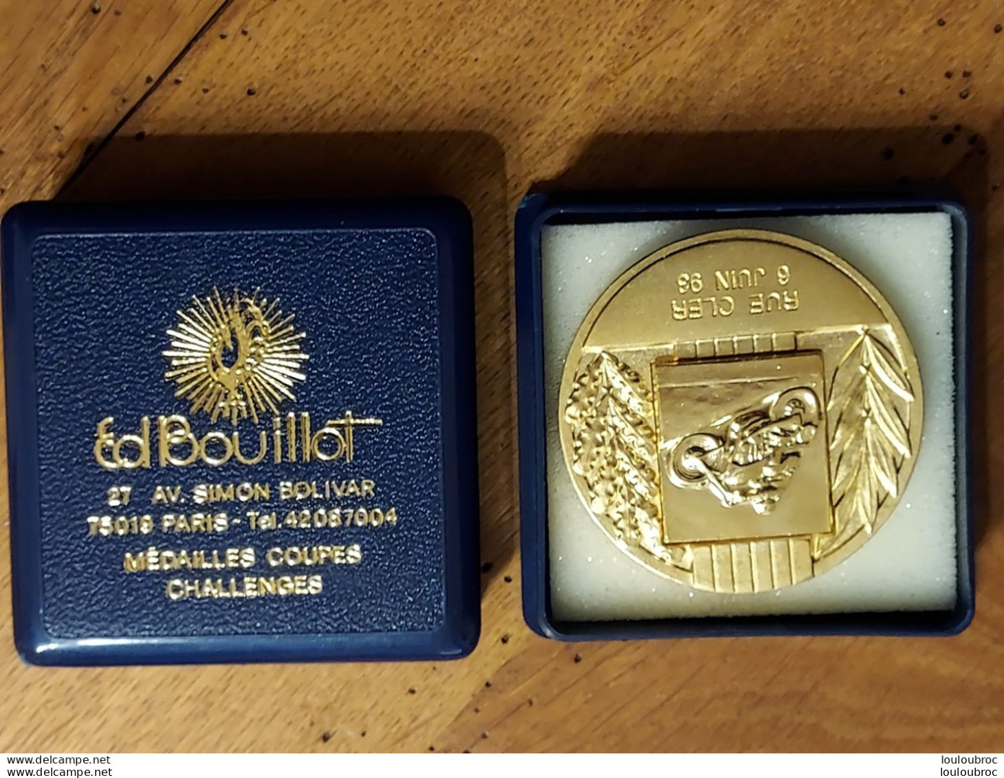 MEDAILLE DOREE  06 JUIN 1993 RUE CLER COURSE MOTOCYCLETTE DIAMETRE 5CM  POIDS 69 GRAMMES FABRIQUE BOUILLOT - Sonstige & Ohne Zuordnung