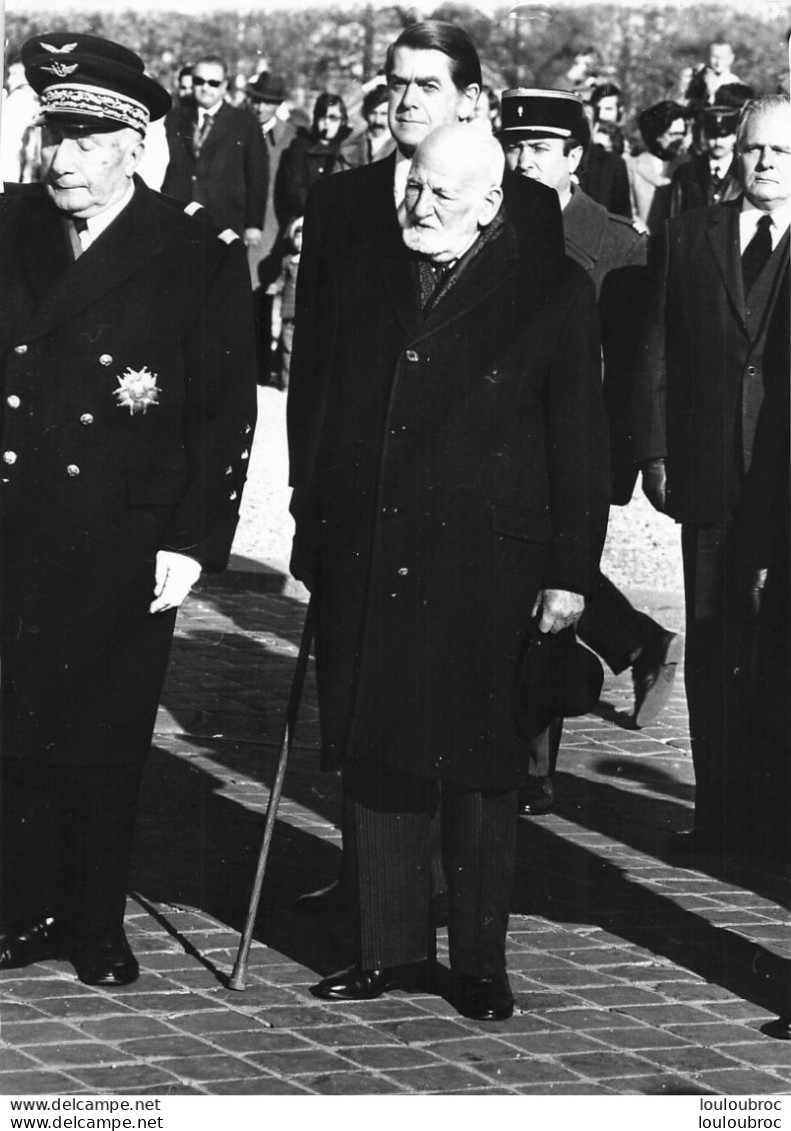 RENE CASSIN LORS D'UNE CEREMONIE  PHOTO ORIGINALE 24 X 18 CM - Célébrités