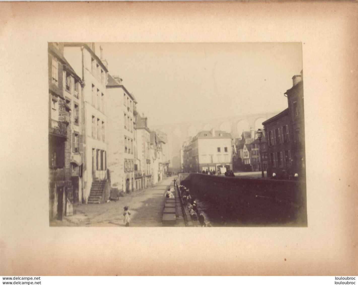 MORLAIX RUE D'AIGUILLON  PHOTO ORIGINALE SUR CARTON 23 X 18 CM FORMAT PHOTO 17 X 12.50 CM - Old (before 1900)