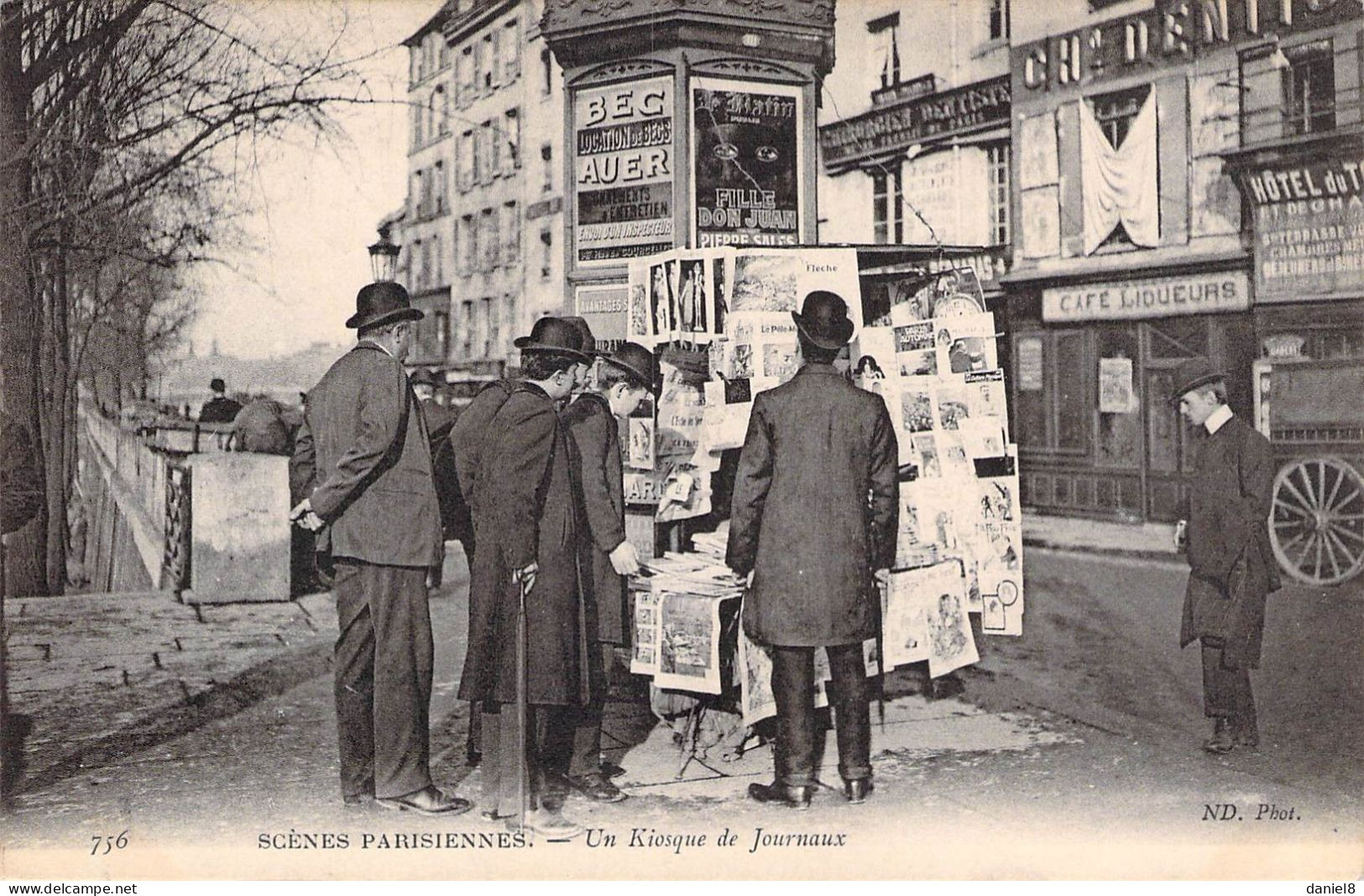 PARIS - Scènes PARISIENNES -- Un Kiosque De Journeaux - Artigianato Di Parigi