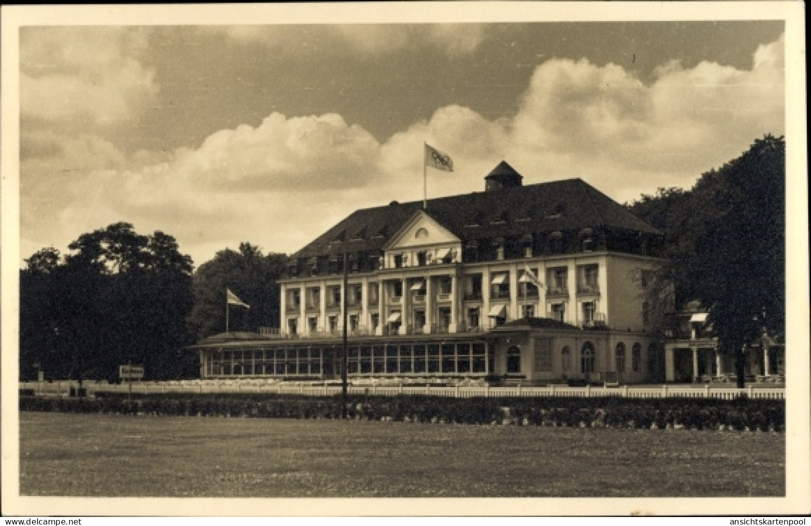 Photo CPA Travemünde Lübeck, Kurhaus 1936, Olympia-Fahnen - Sonstige & Ohne Zuordnung
