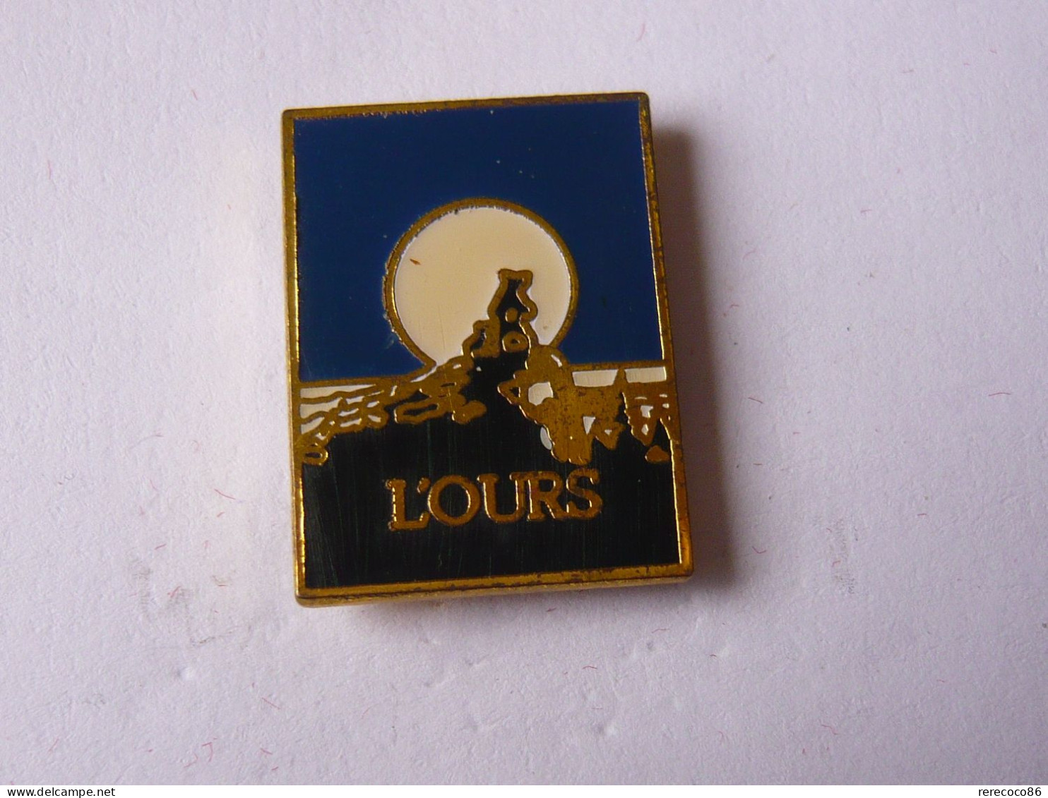 Pin S STUDIO MAGAZINE CINEMA L OURS JEAN JACQUES ANNAUD 1988 - Cinéma