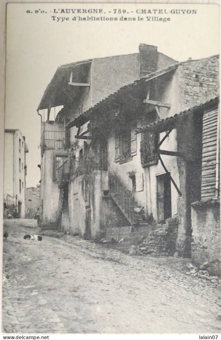 C. P. A. : 63 : CHATEL GUYON : Type D'habitations Dans Le Village - Châtel-Guyon