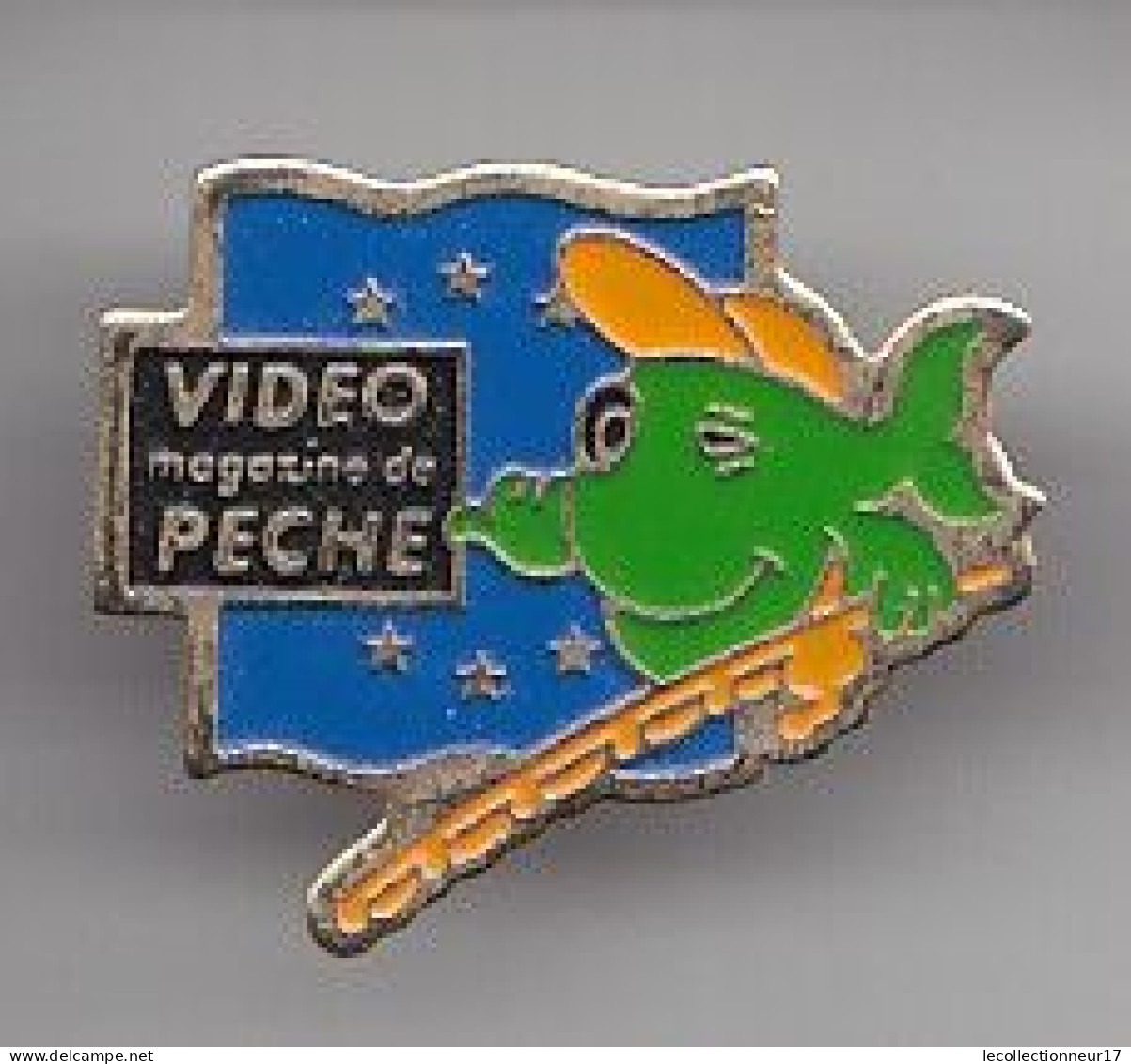 Pin's  Vidéo Magasine De Pêche  Poisson Réf 4724 - Media