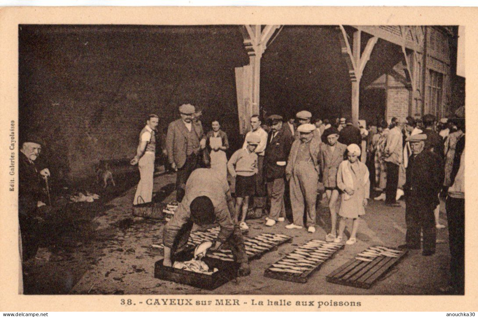 80 CPA   CAYEUX SUR MER  LA HALLE AUX POISSONS - Cayeux Sur Mer