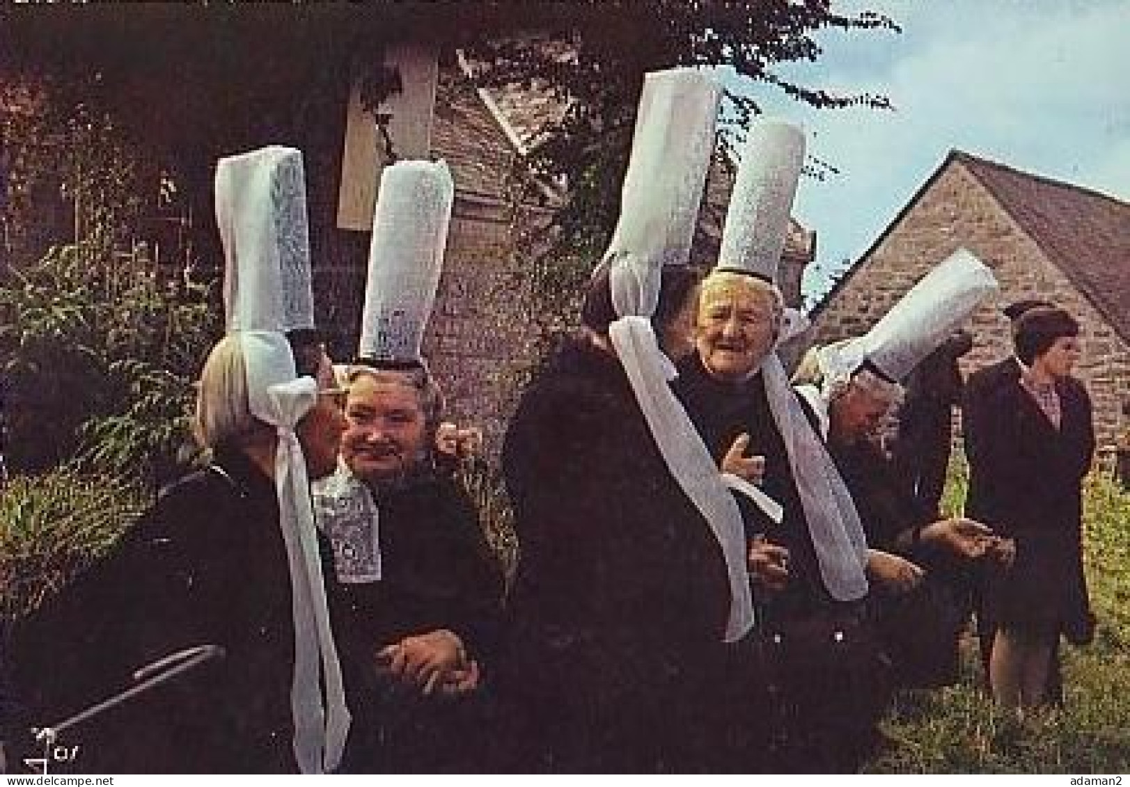 Bénodet.G150      Pardon De La Clarté ( Combrit ). Groupe De Bigoudènes Près De La Chapelle - Bénodet