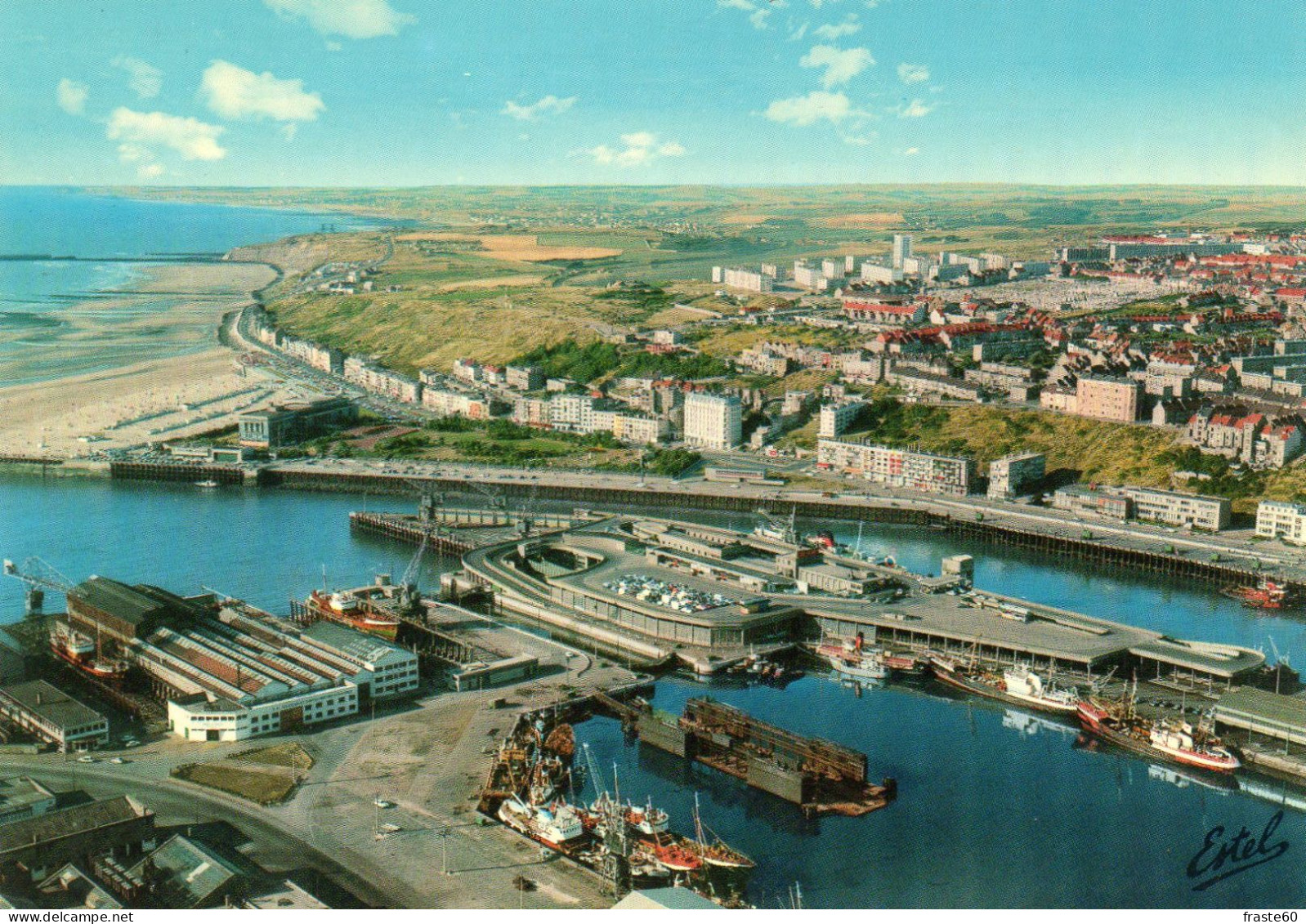 Boulogne Sur Mer - Le Port Et La Gare Maritime , Au Loin, Le Boulevard Sainte Beuve Vers Wimereux,    Vue Aérienne - Boulogne Sur Mer