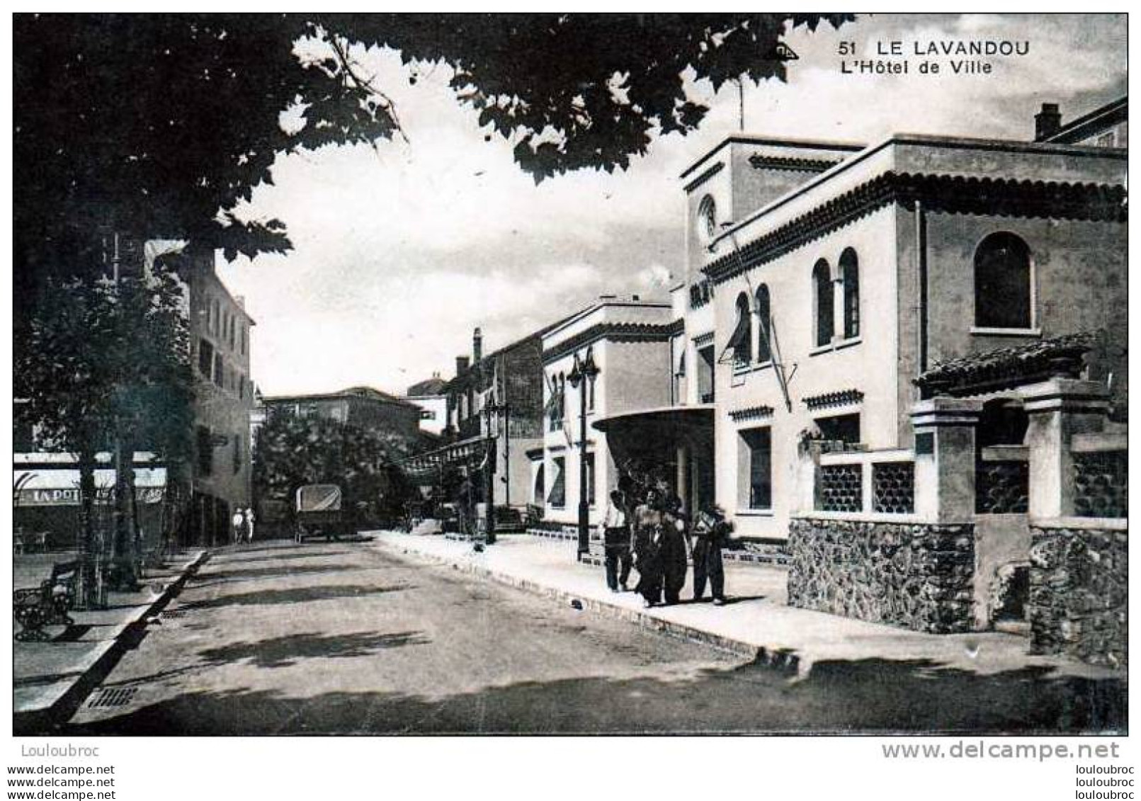 83 LE LAVANDOU L'HOTEL DE VILLE EDIT BAR TABACS CPSM FORMAT CPA - Le Lavandou