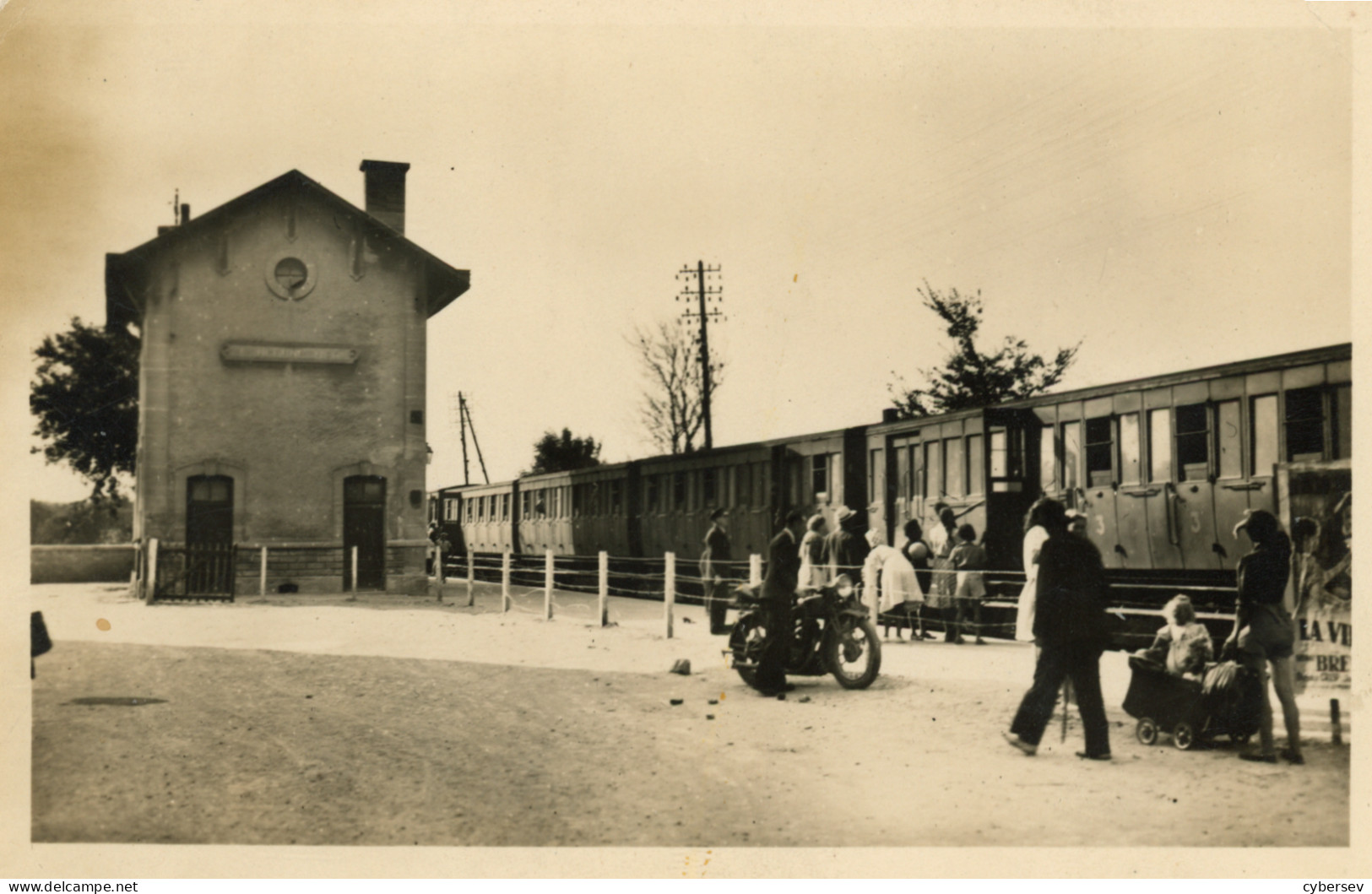 LANGRUNE-sur-MER - La Gare -Train - Moto - Animé - Altri & Non Classificati