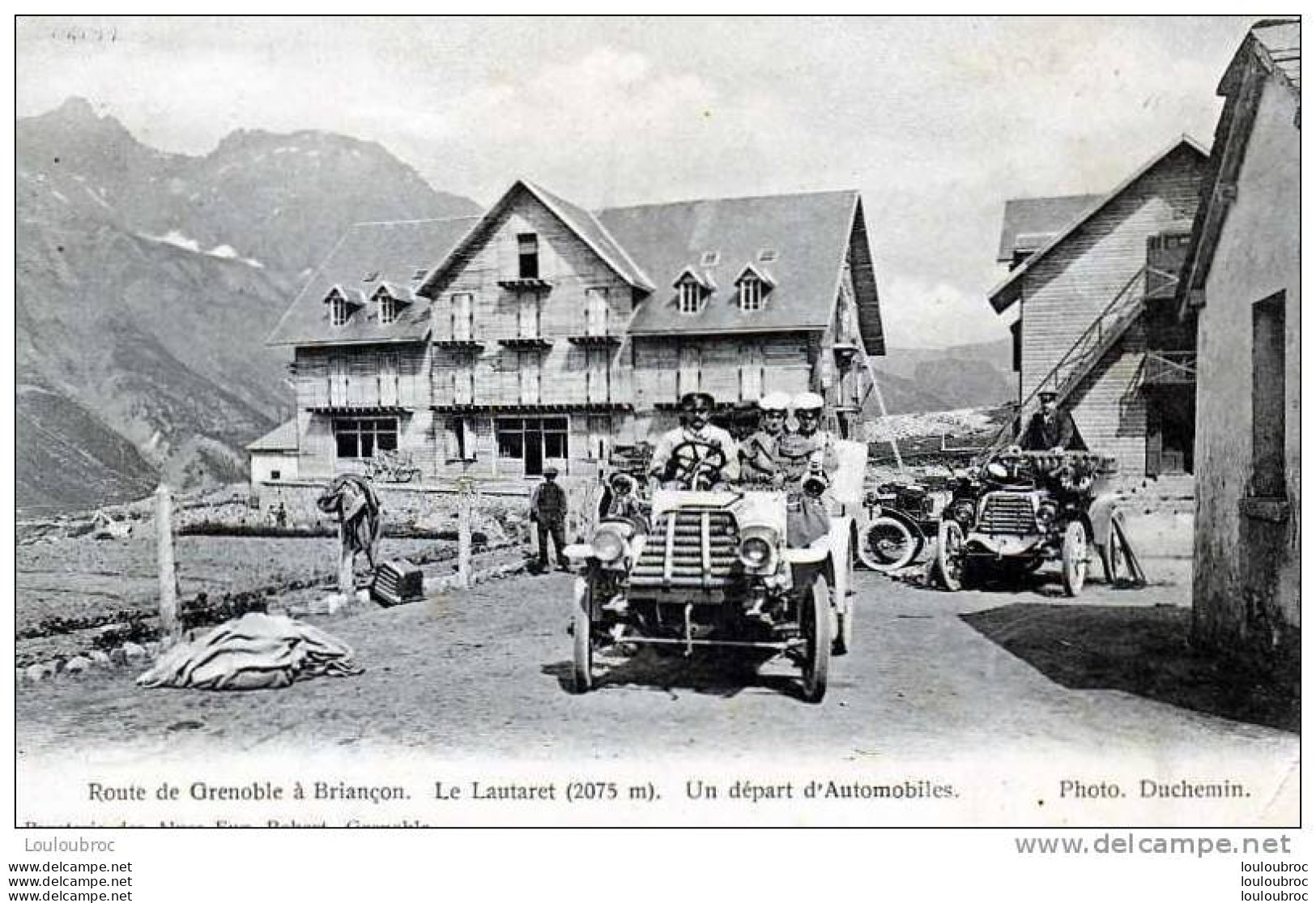 UN DEPART D'AUTOMOBILES ROUTE DE GRENOBLE A BRIANCON LE LAUTARET PHOTO DUCHEMIN - PKW