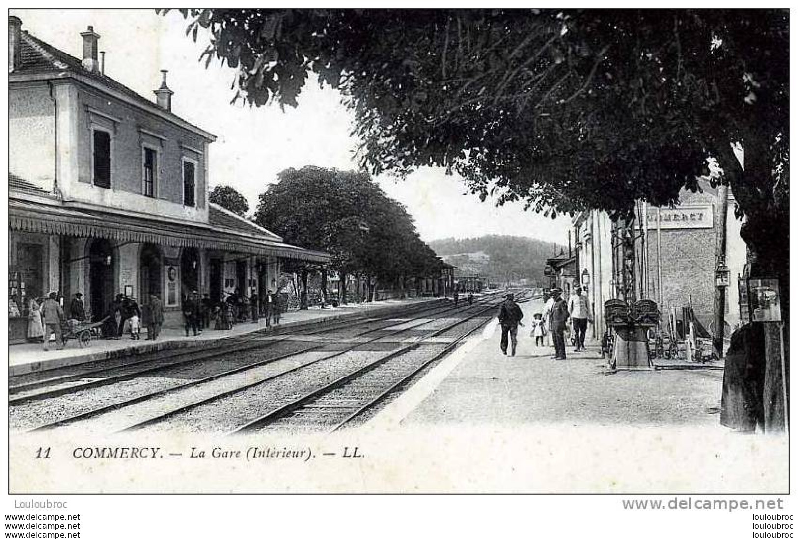 55 COMMERCY LA GARE INTERIEUR ANIMEE EDIT LL 1915 - Commercy