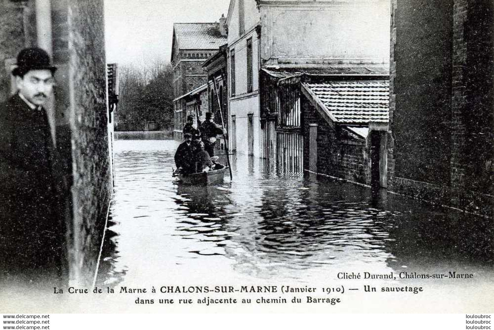51 CHALONS SUR MARNE CRUE DE 1910 UN SAUVETAGE DANS UNE RUE ADJACENTE AU CHEMIN DU BARRAGE - Châlons-sur-Marne