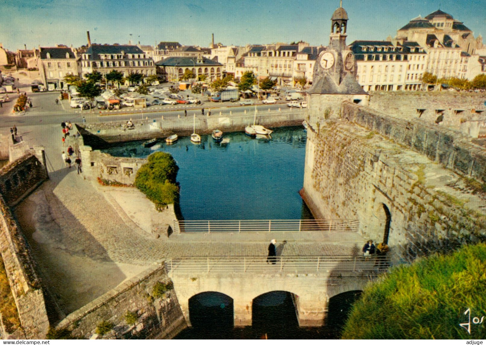 CPM-29- CONCARNEAU - Entrée De La Ville Close Et Ses Remparts De Granit** TBE**2 Scans - Concarneau