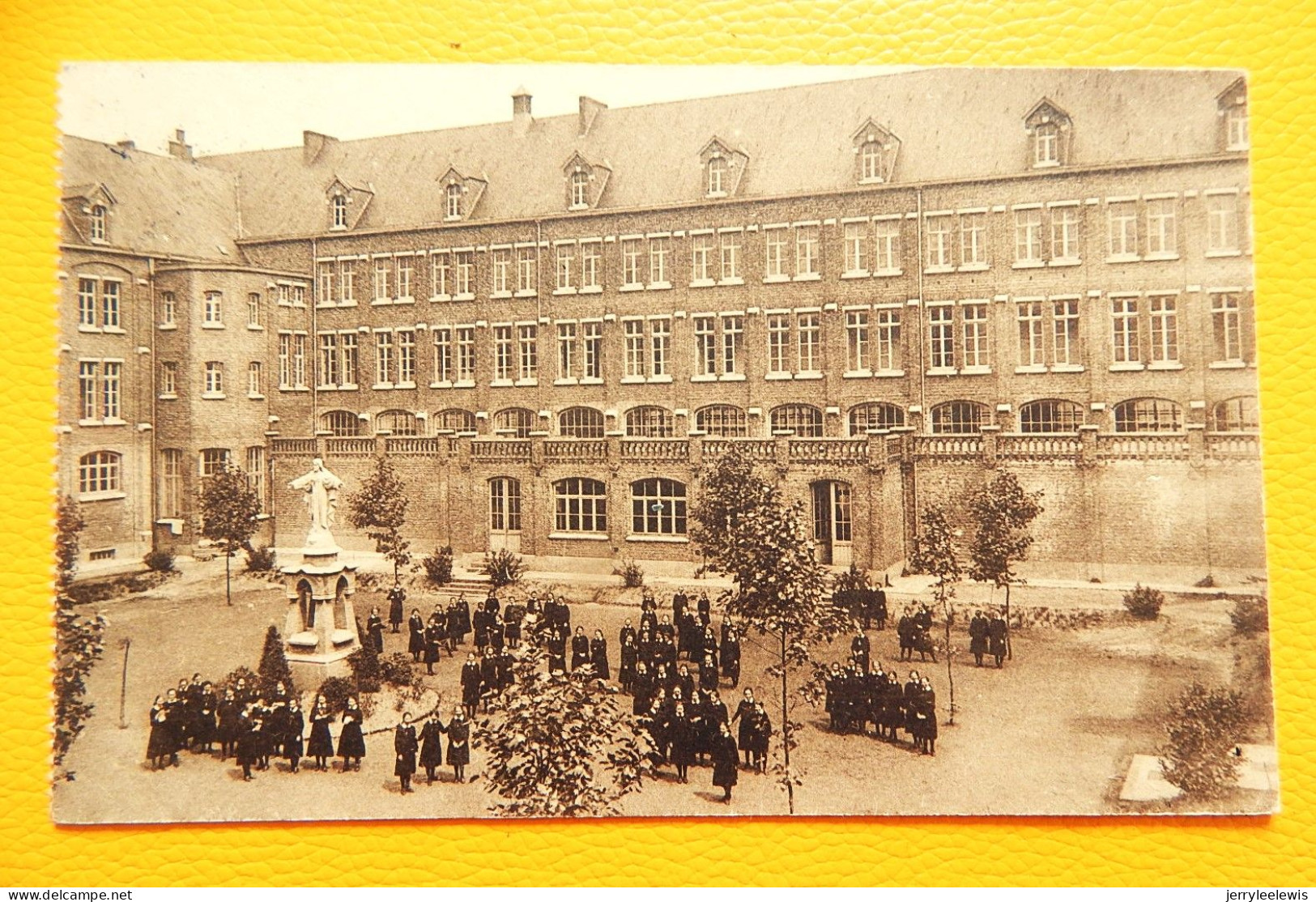 KAIN -  Ecole Normale Agréée Des Religieuses De La Ste Union Des Sacrés-Coeurs - Cour De Jeux - Doornik