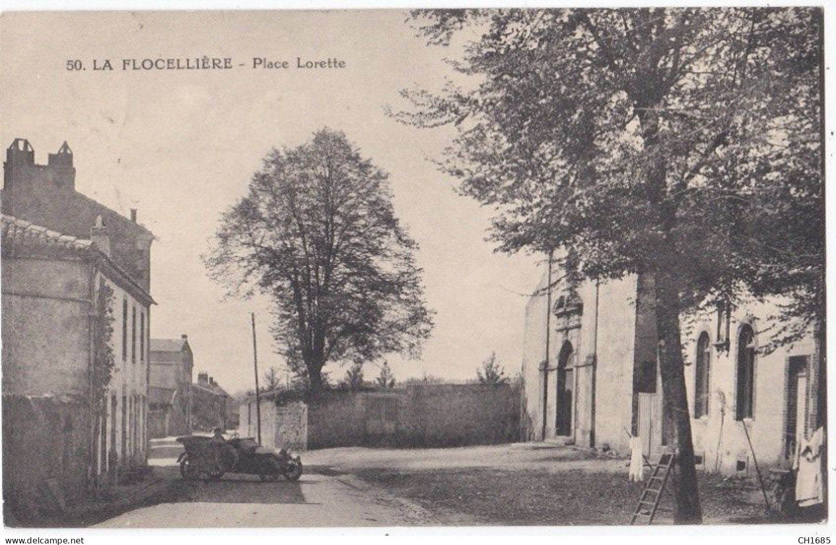 LA FLOCELLIERE  (85) Voiture Devant L'église Place Lorette - Andere & Zonder Classificatie